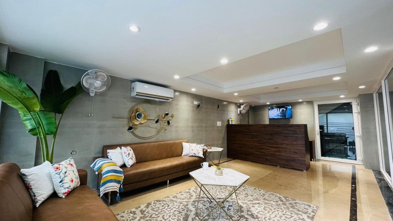 Hotel Bluo Studio3 Dlf Cybercity - Balcony, Gym Tt, Lift 3*
