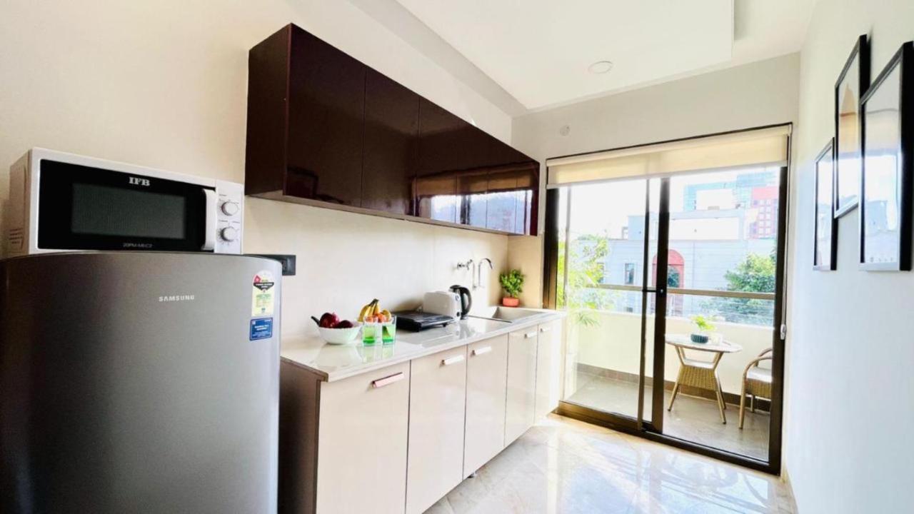 Hotel Bluo Studio3 Dlf Cybercity - Balcony, Gym Tt, Lift Gurgaon