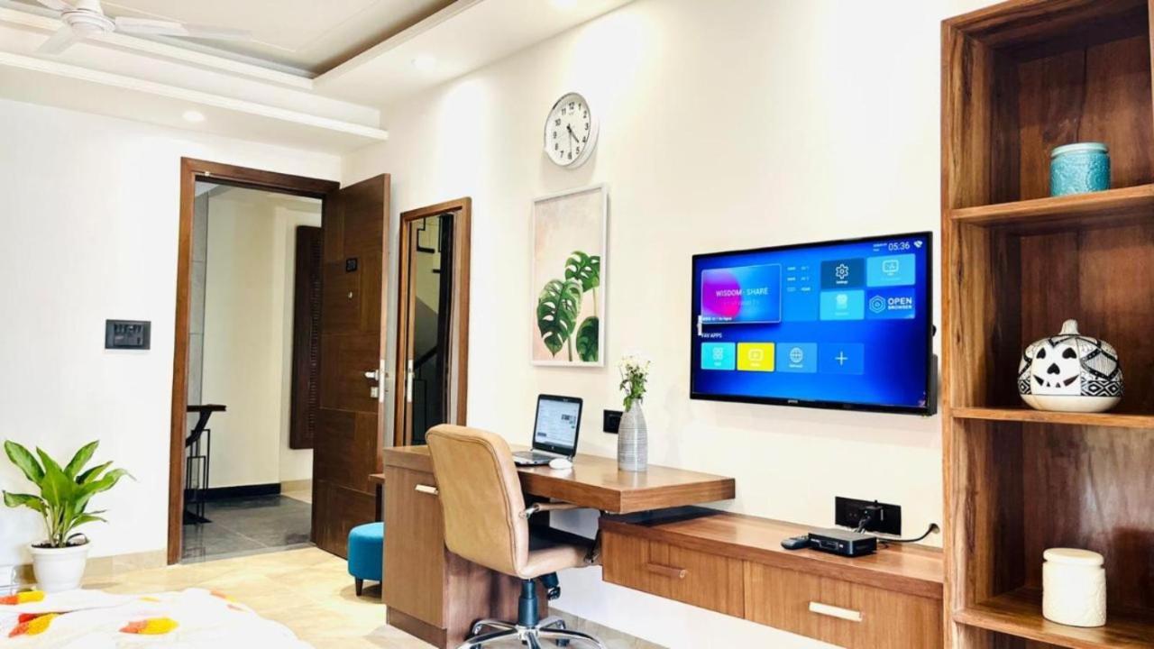 Hotel Bluo Studio3 Dlf Cybercity - Balcony, Gym Tt, Lift 3*