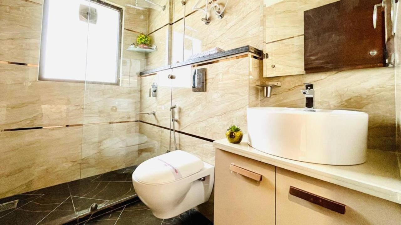 Hotel Bluo Studio4 Dlf Cybercity - Balcony, Gym Tt, Lift Gurgaon