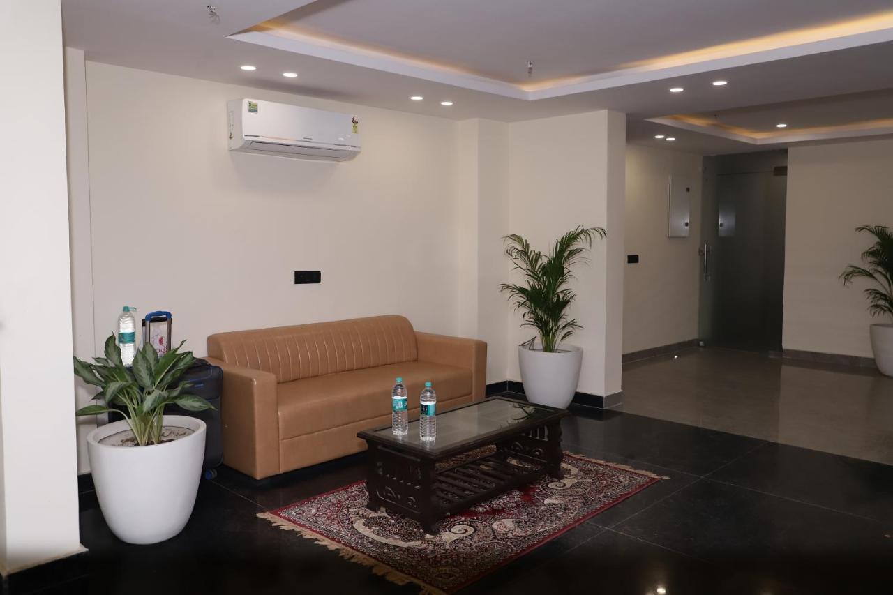 Hotel Lyf Corporate Sector 45 3*