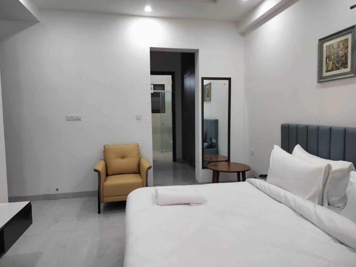 Hotel Elite 32 Avenue - Near Google Building Gurgaon