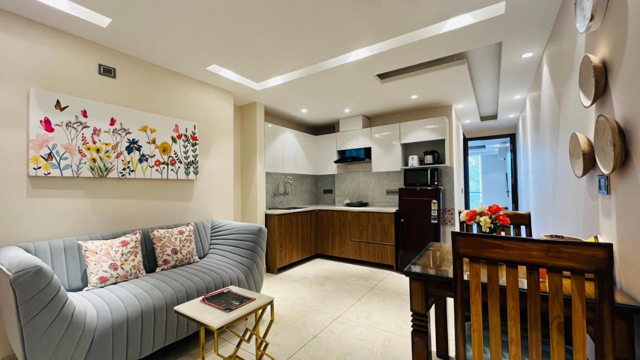 Hotel Bluo 1bhk - Balcony, Lift, Gym, Parking