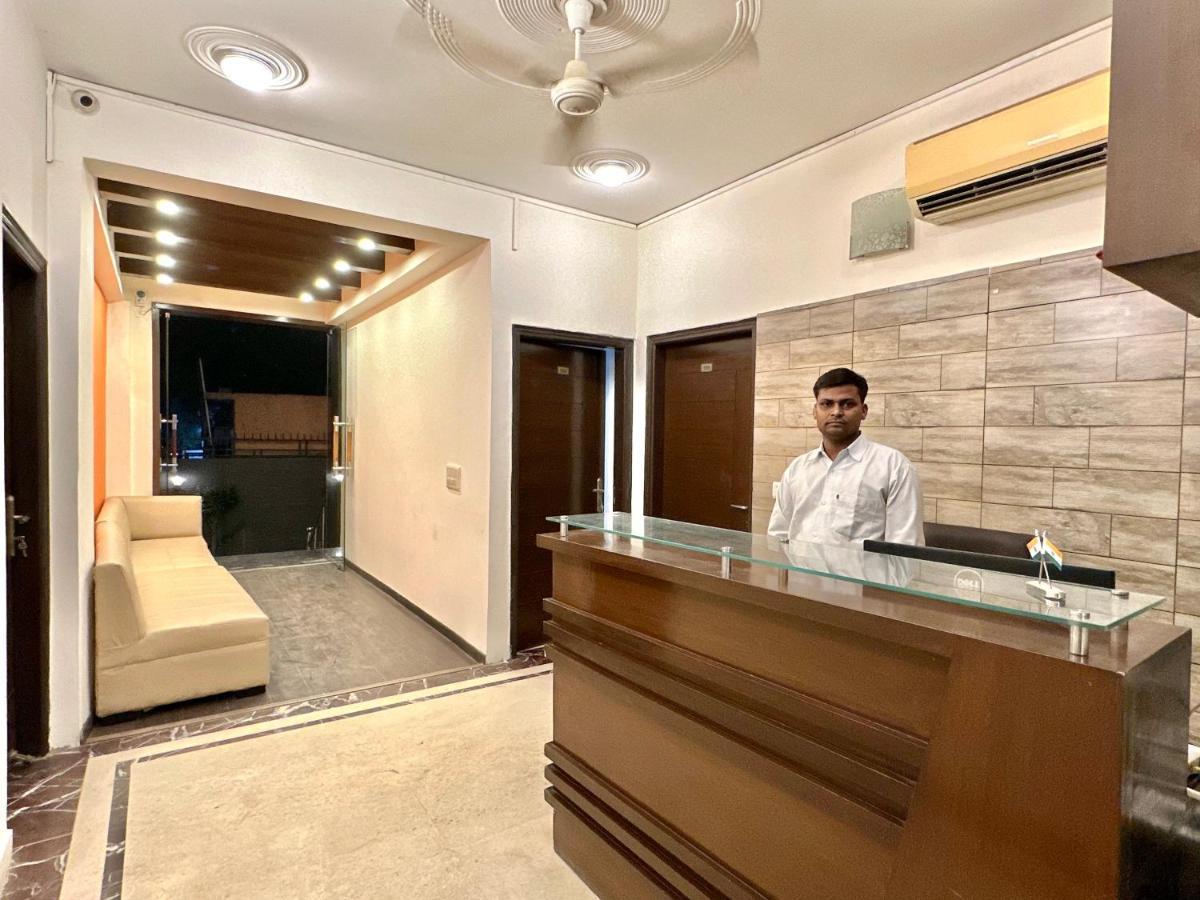 Hotel Room With Kitchen Near Golf Course Road *