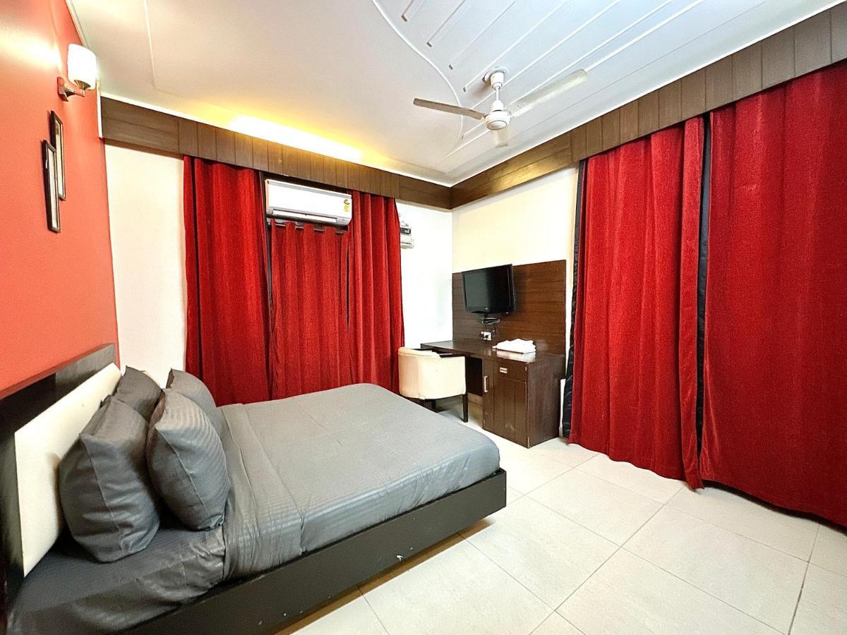 Room With Kitchen Near Golf Course Road Hotel *