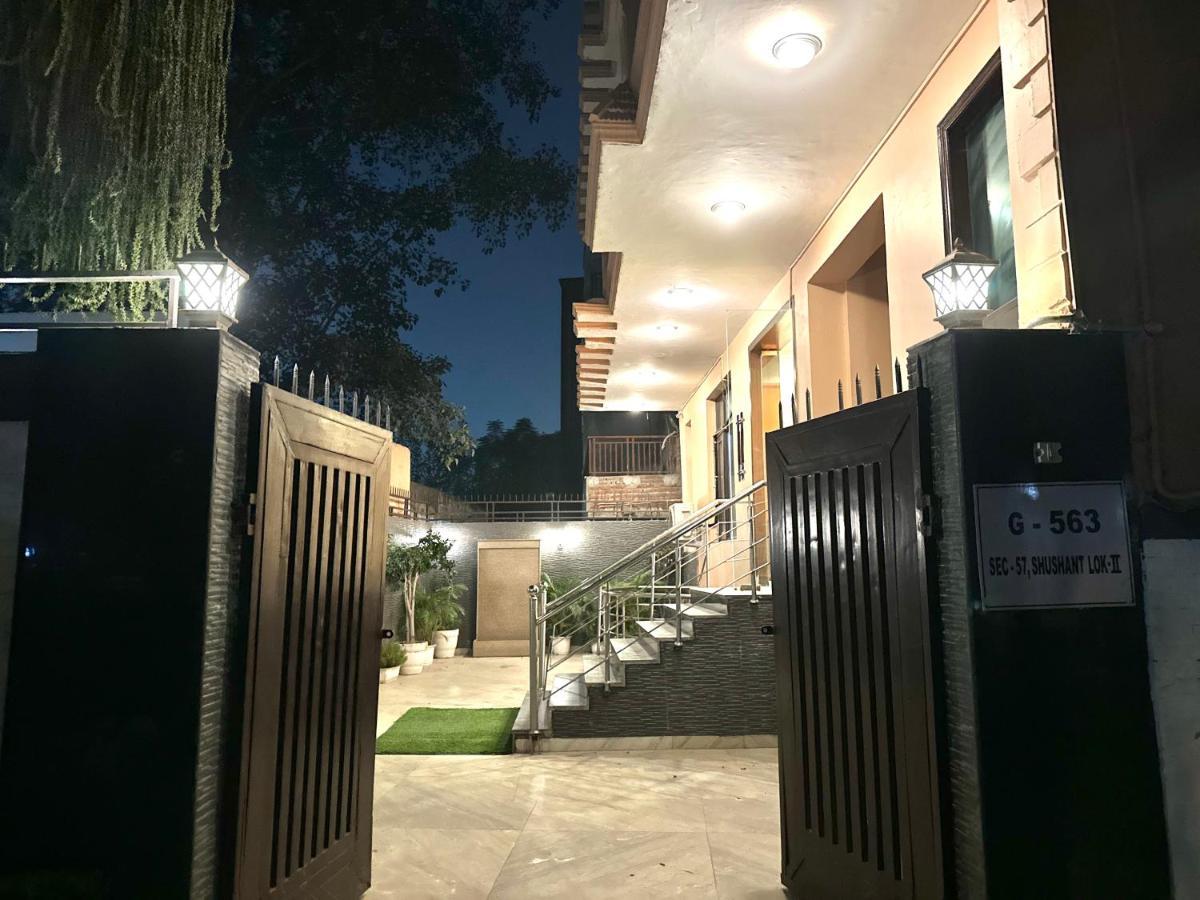 Room With Kitchen Near Golf Course Road Hotel