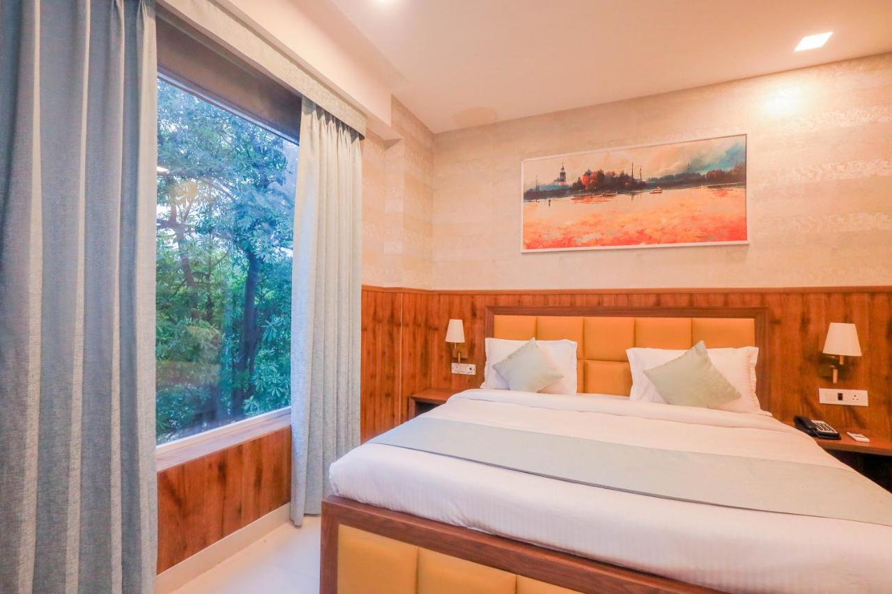 Clay Hotel, Sohna Road, Sector 49, Gurugram Hotel *