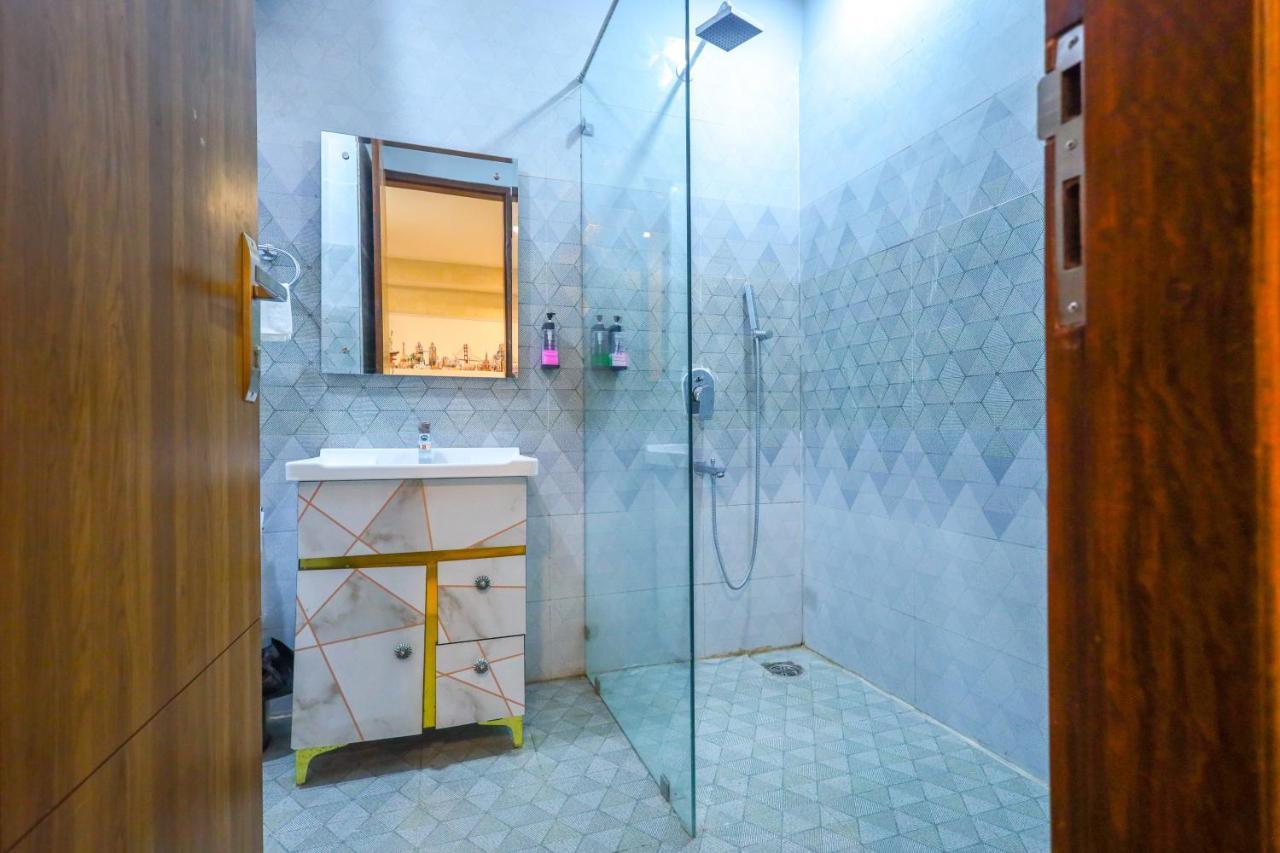 Clay Hotel, Sohna Road, Sector 49, Gurugram