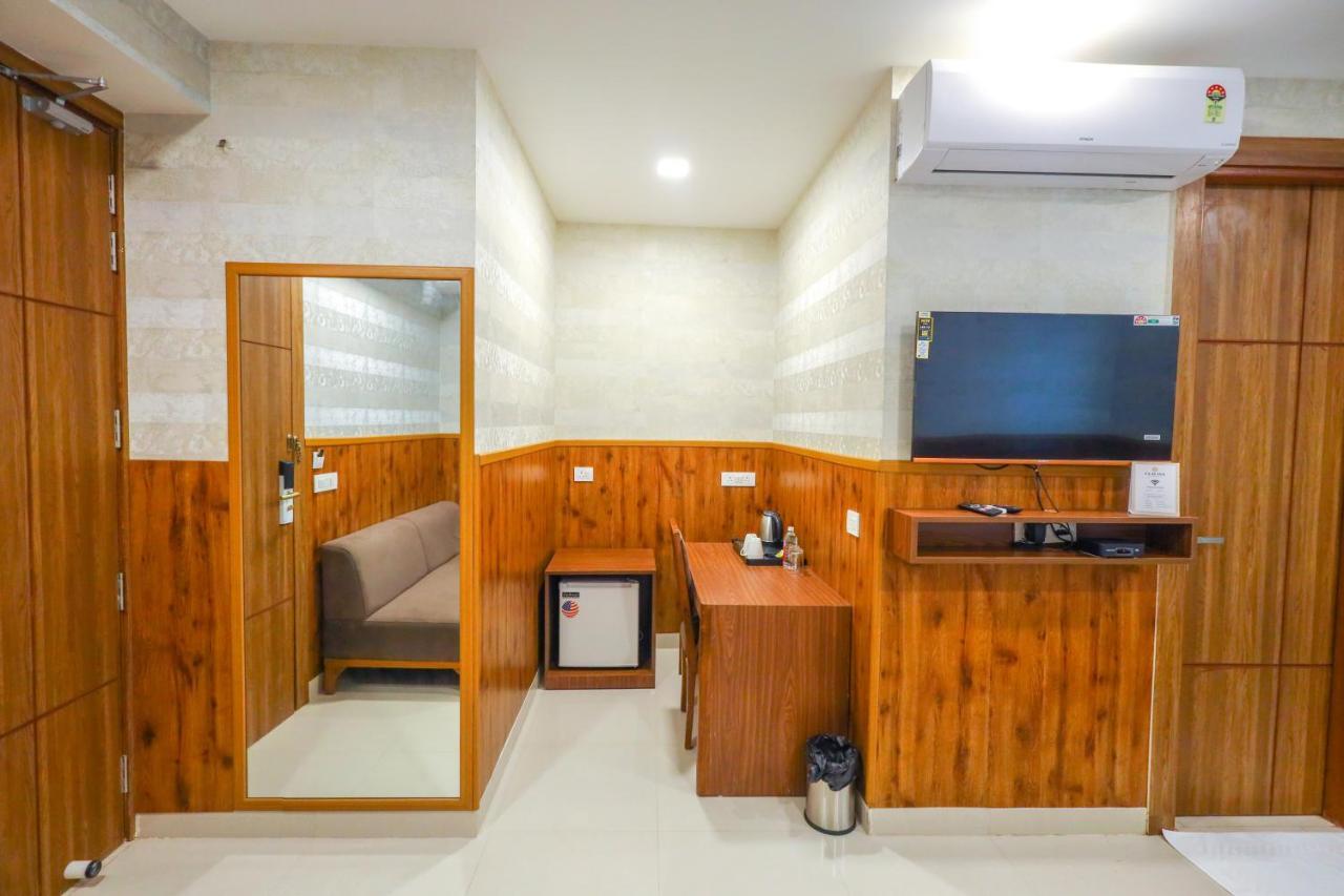 Clay Hotel, Sohna Road, Sector 49, Gurugram Gurgaon