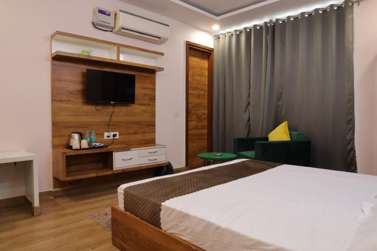 The Sandalwood I Sec-38 I Near Medanta Medicity Hotel 4*