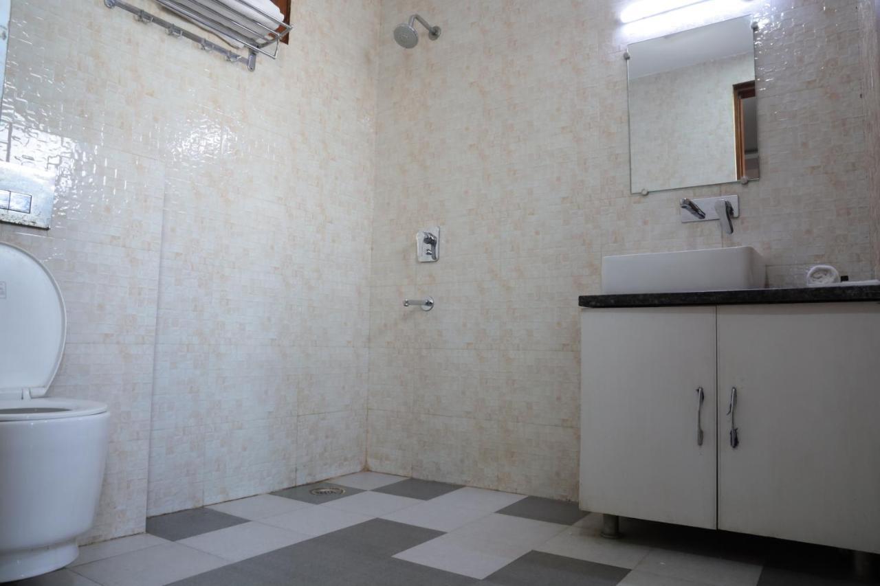 The Sandalwood I Sec-38 I Near Medanta Medicity Hotel Gurgaon