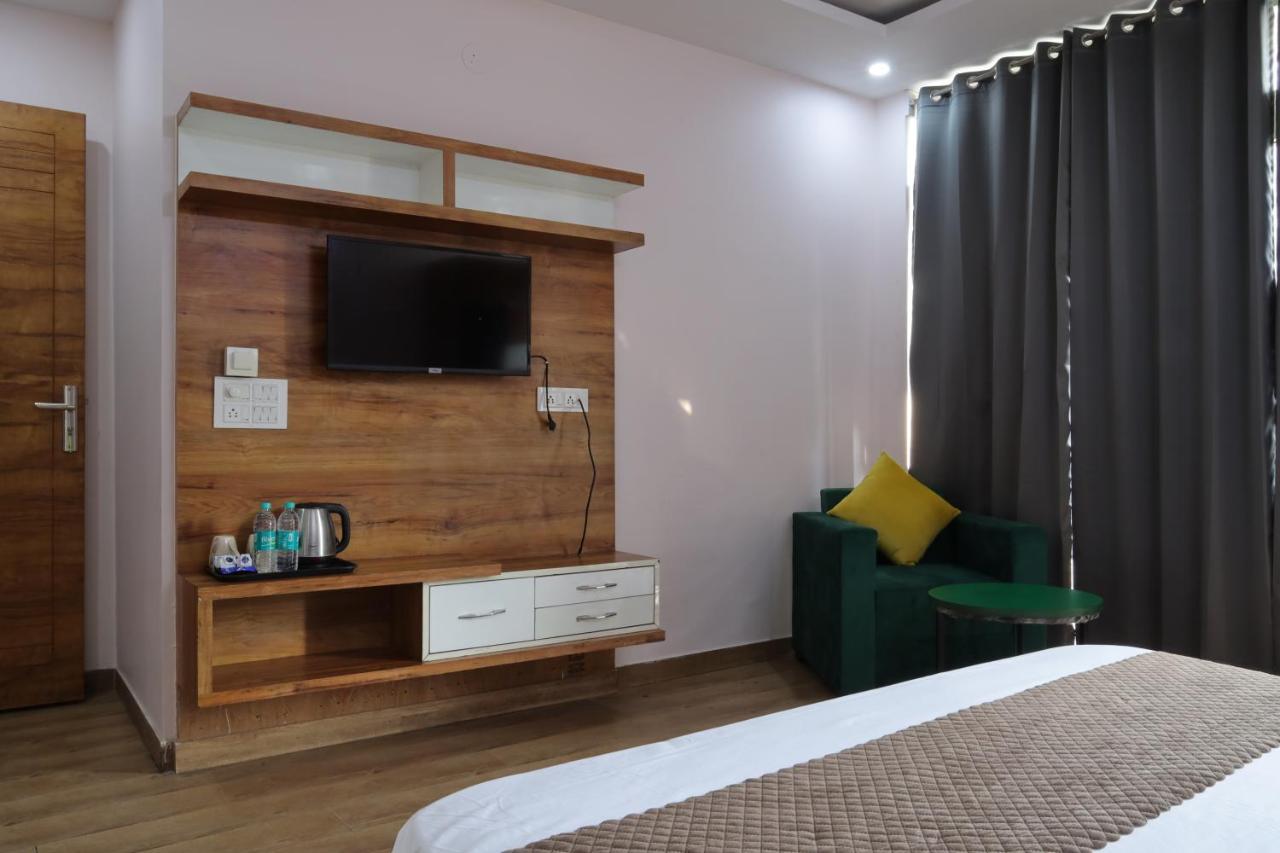 The Sandalwood I Sec-38 I Near Medanta Medicity 4* Gurgaon
