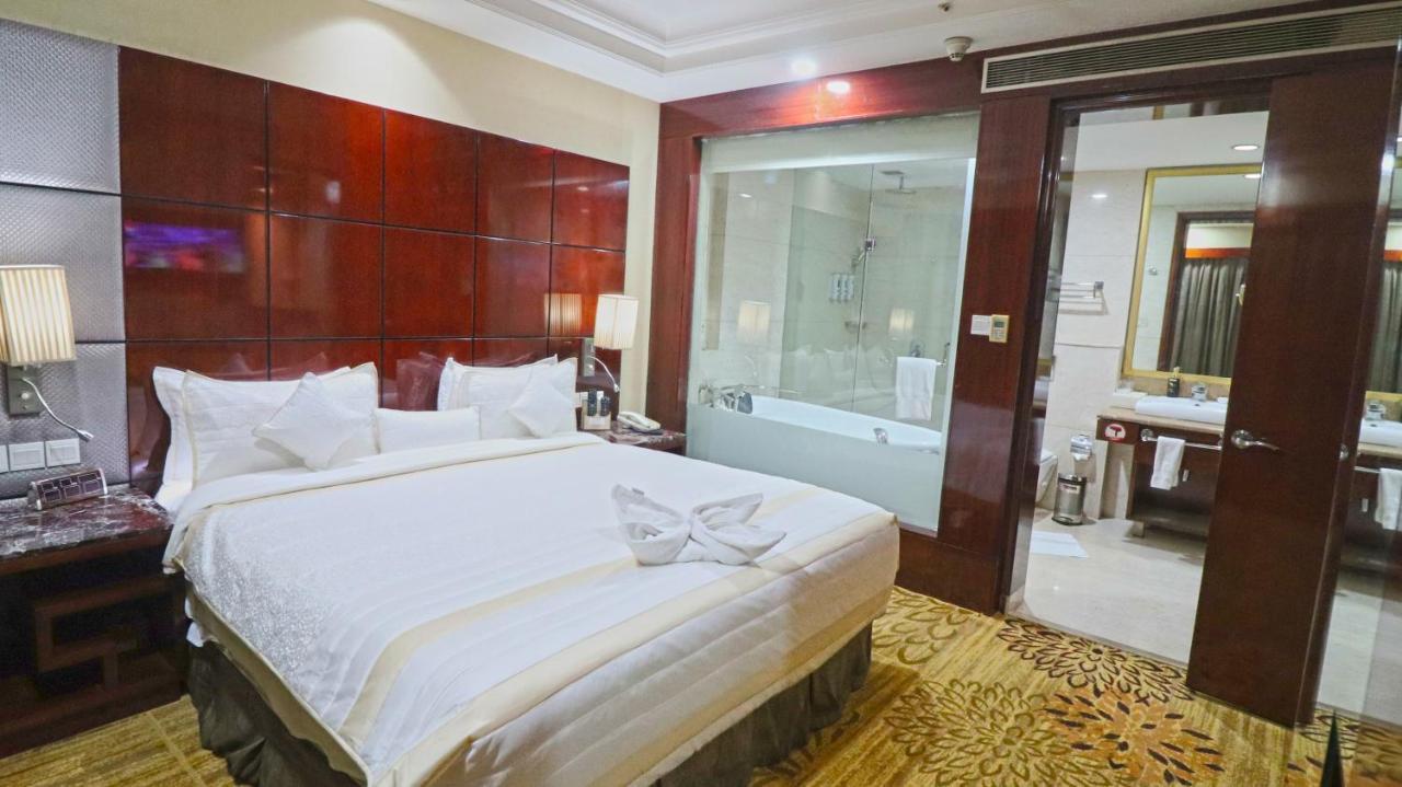 Skycity 3* Gurgaon