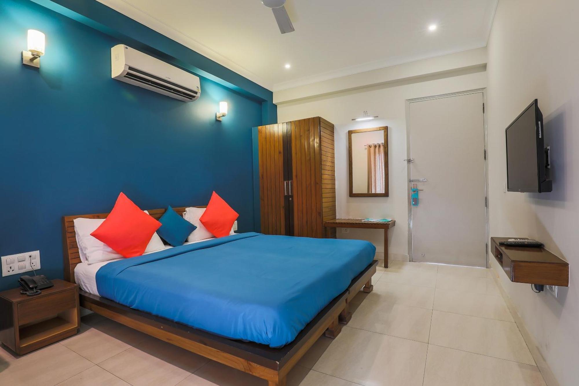 Hotel Super Oyo Capital O 325 Medanta Square 3*
