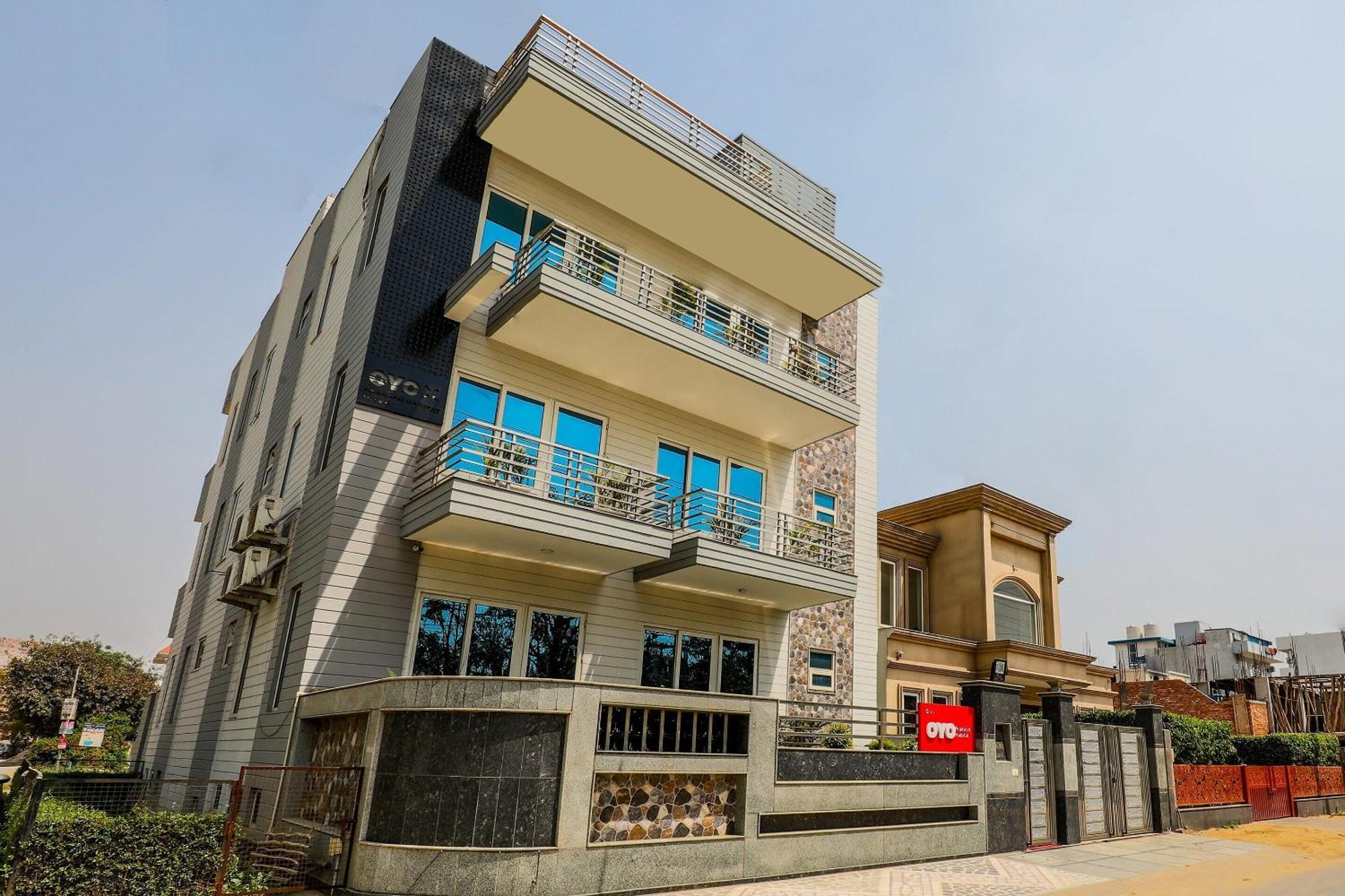 Super Oyo Capital O 325 Medanta Square Hotel 3*
