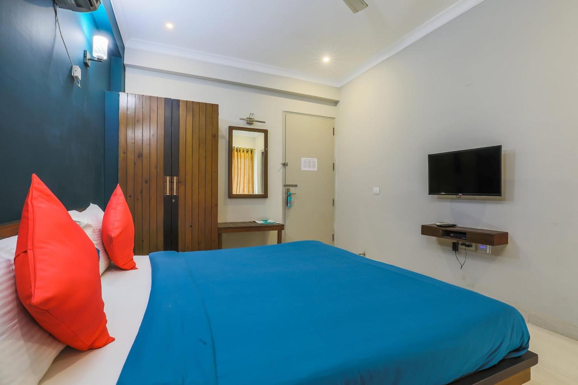 Hotel Super Oyo Capital O 325 Medanta Square
