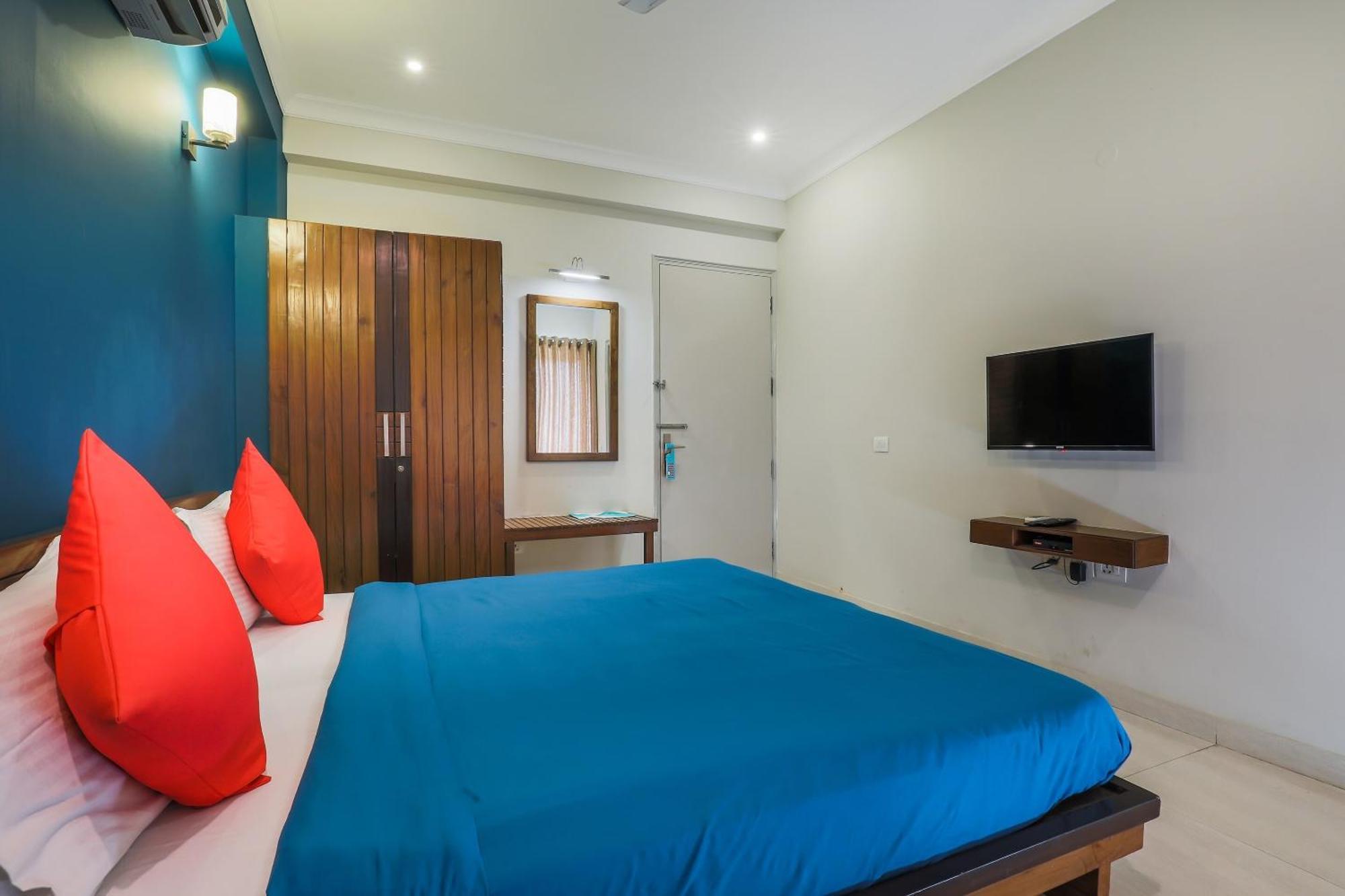 Super Oyo Capital O 325 Medanta Square Hotel Gurgaon