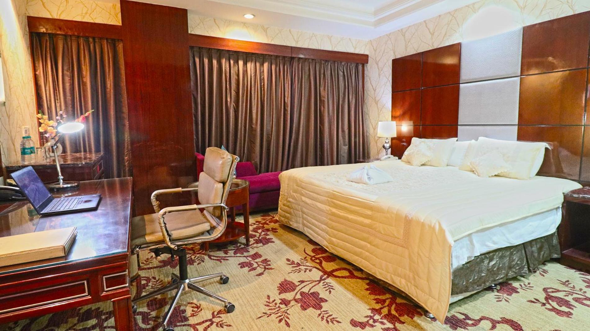 Skycity 3* Gurgaon