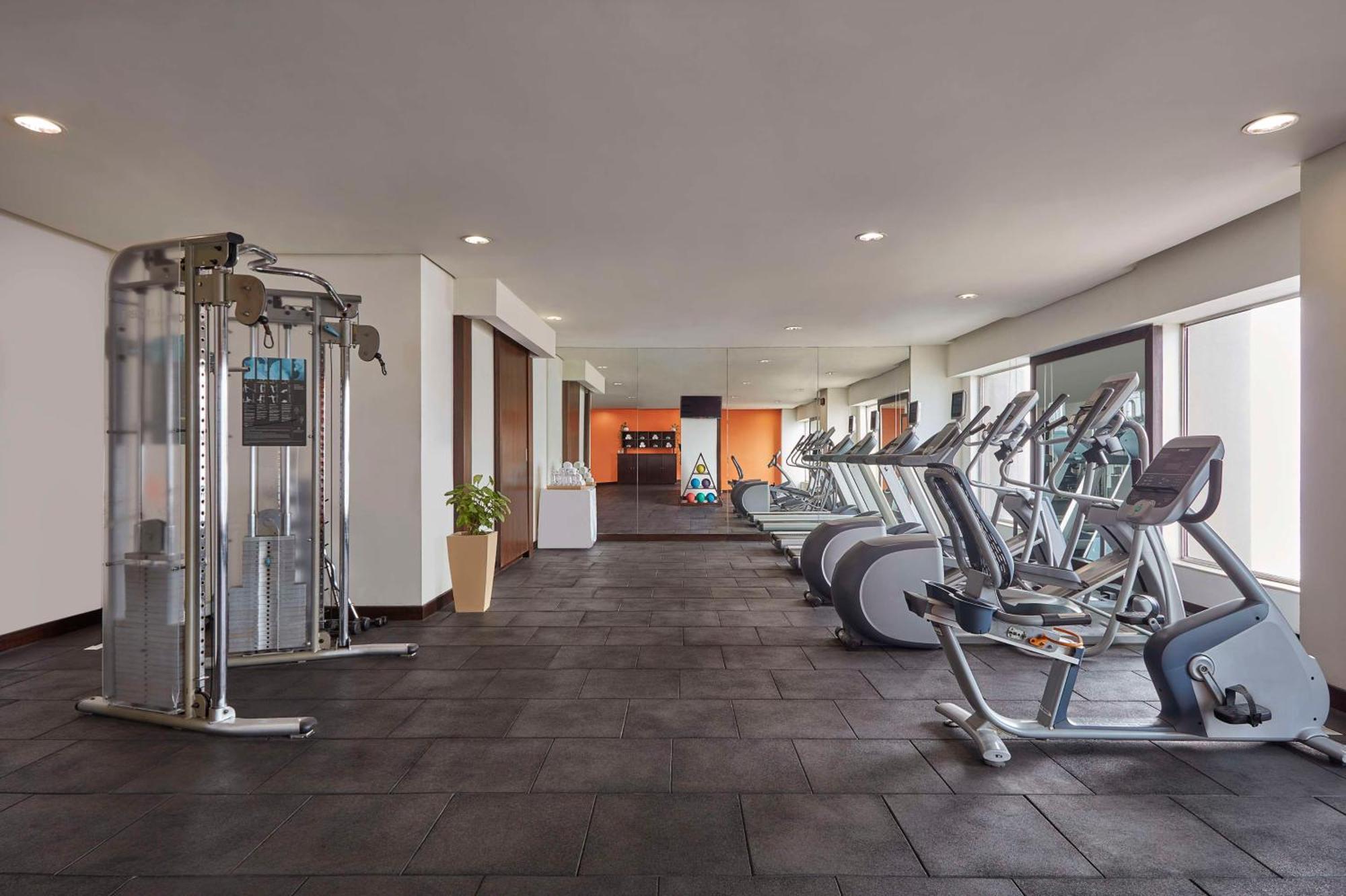 Doubletree By Hilton Gurugram Baani Square 5*