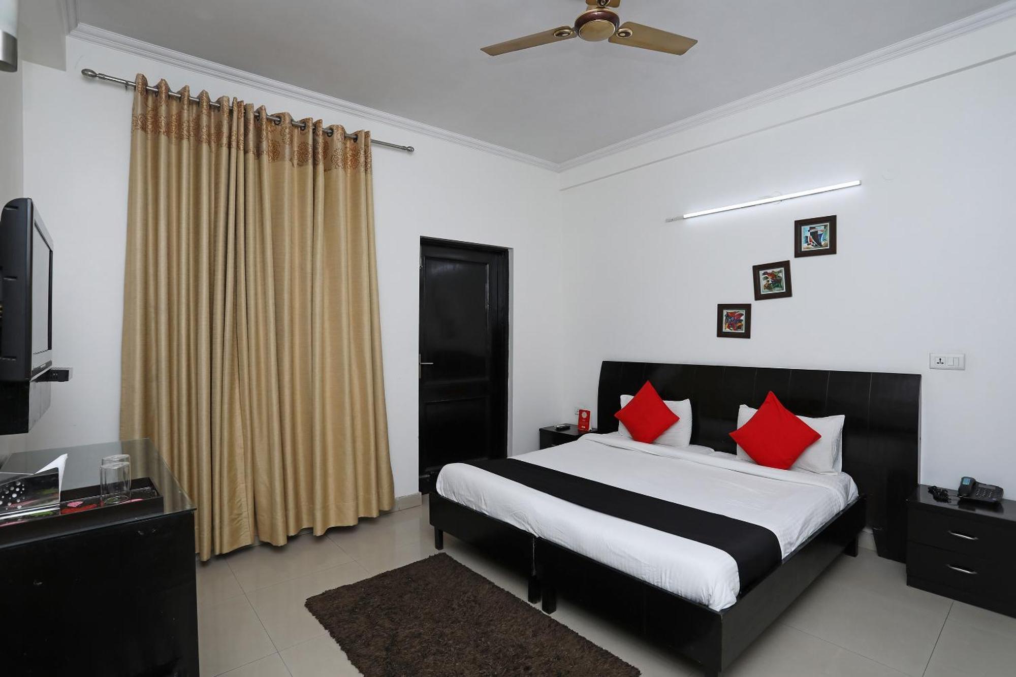 Hotel Capital O 7302 The Huespedes 3*