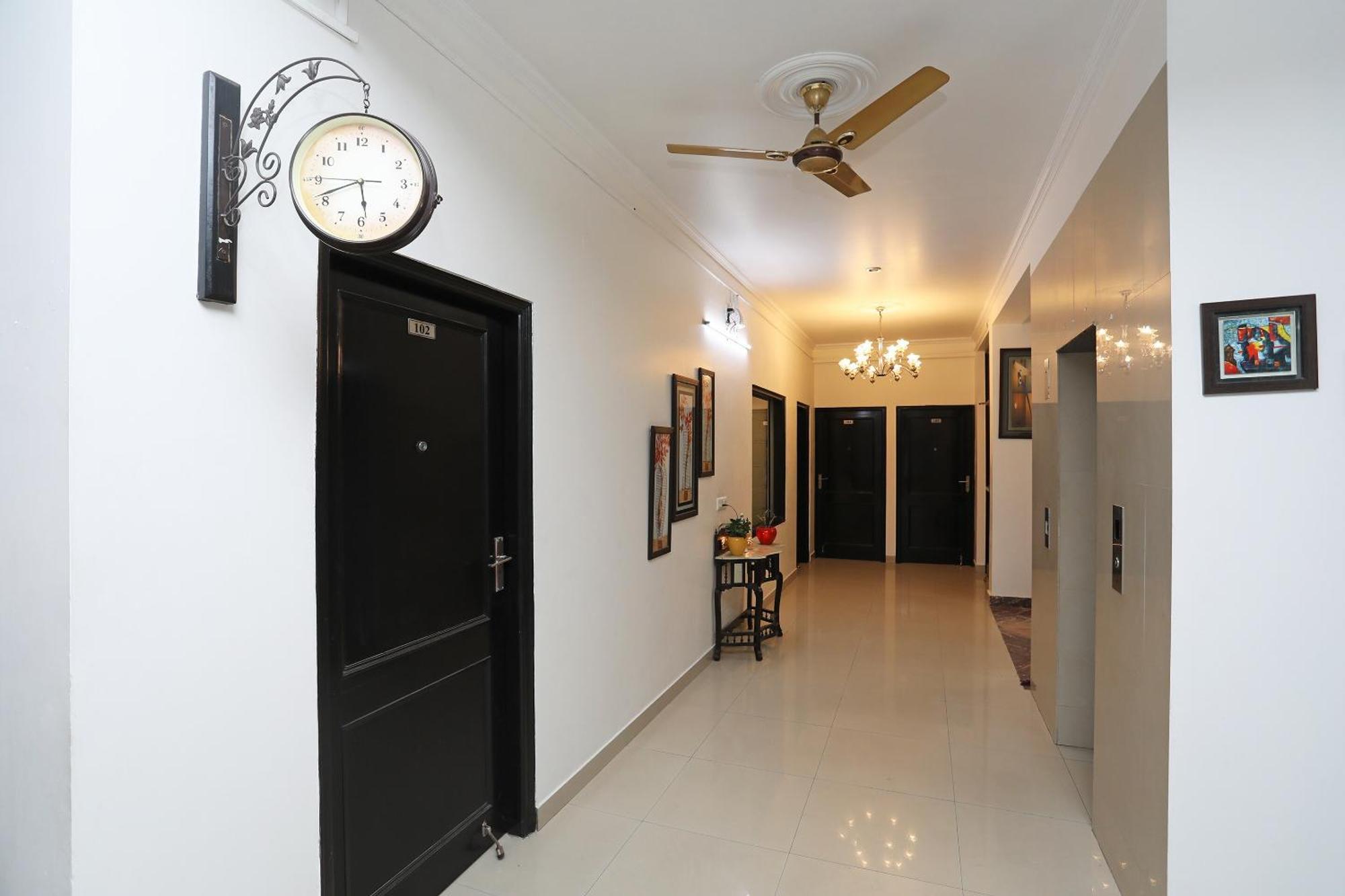 Hotel Capital O 7302 The Huespedes Gurgaon