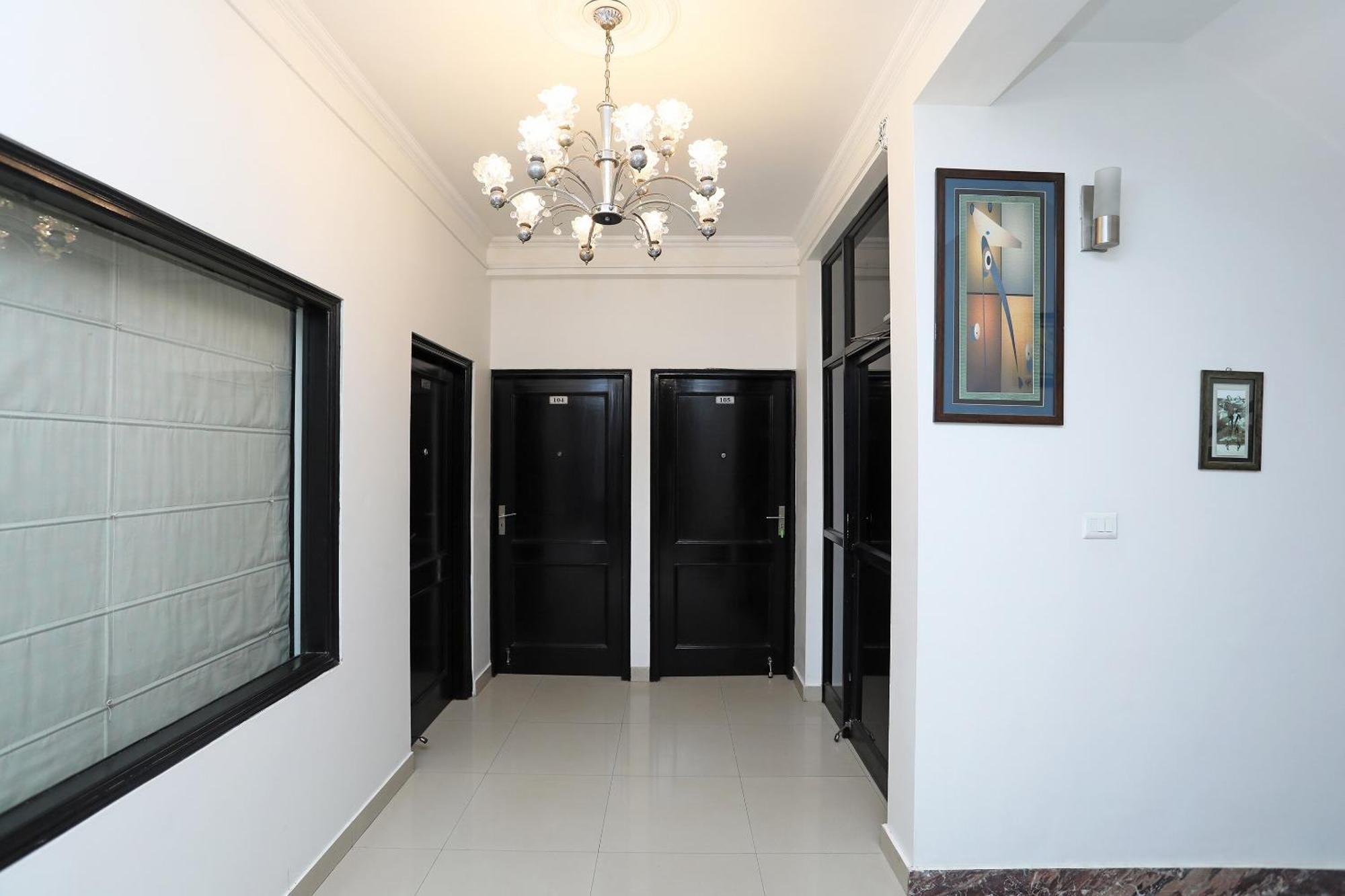 Capital O 7302 The Huespedes Hotel Gurgaon