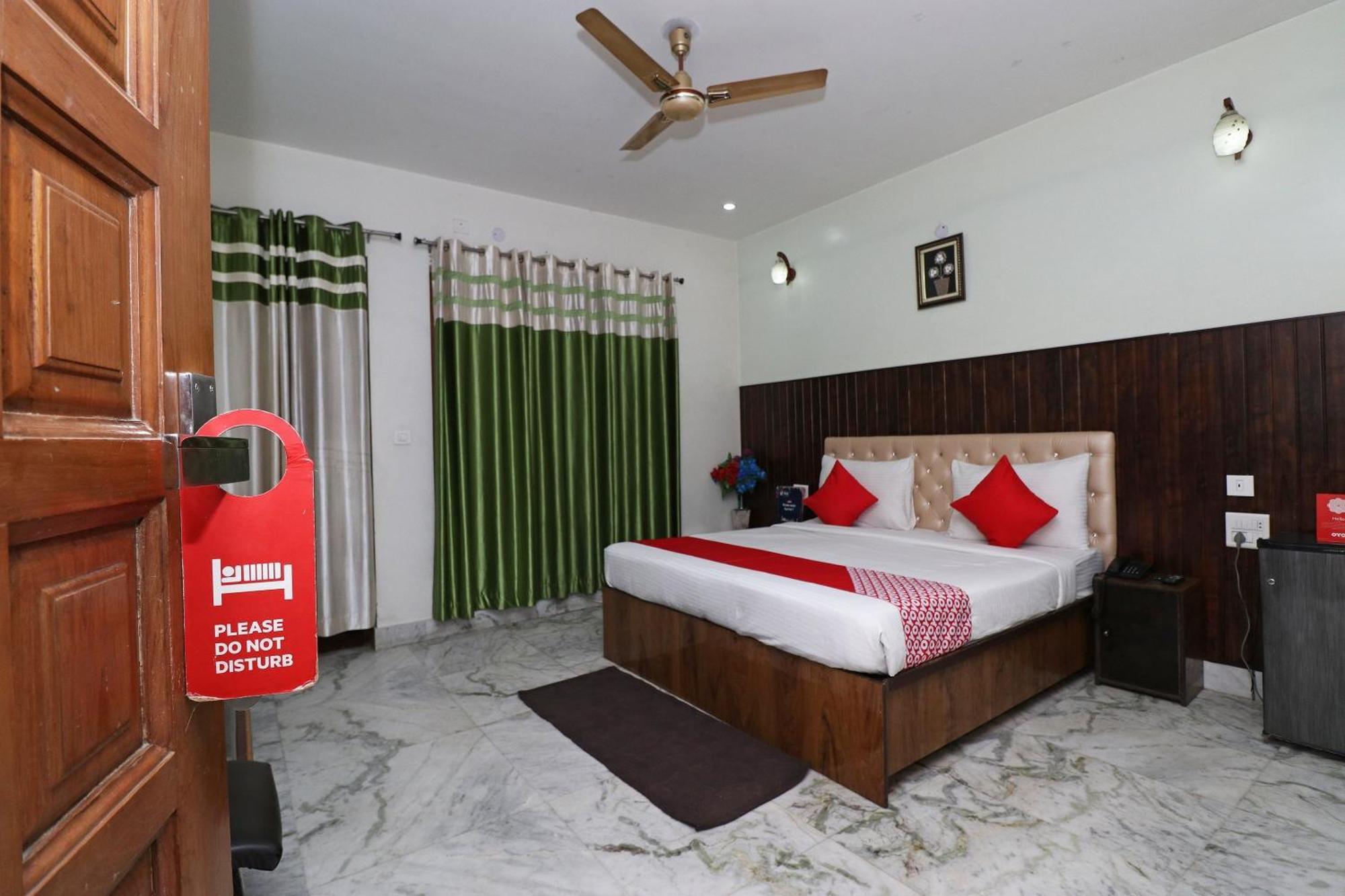 Hotel Collection O Galaxy Near Omaxe Celebration Mall