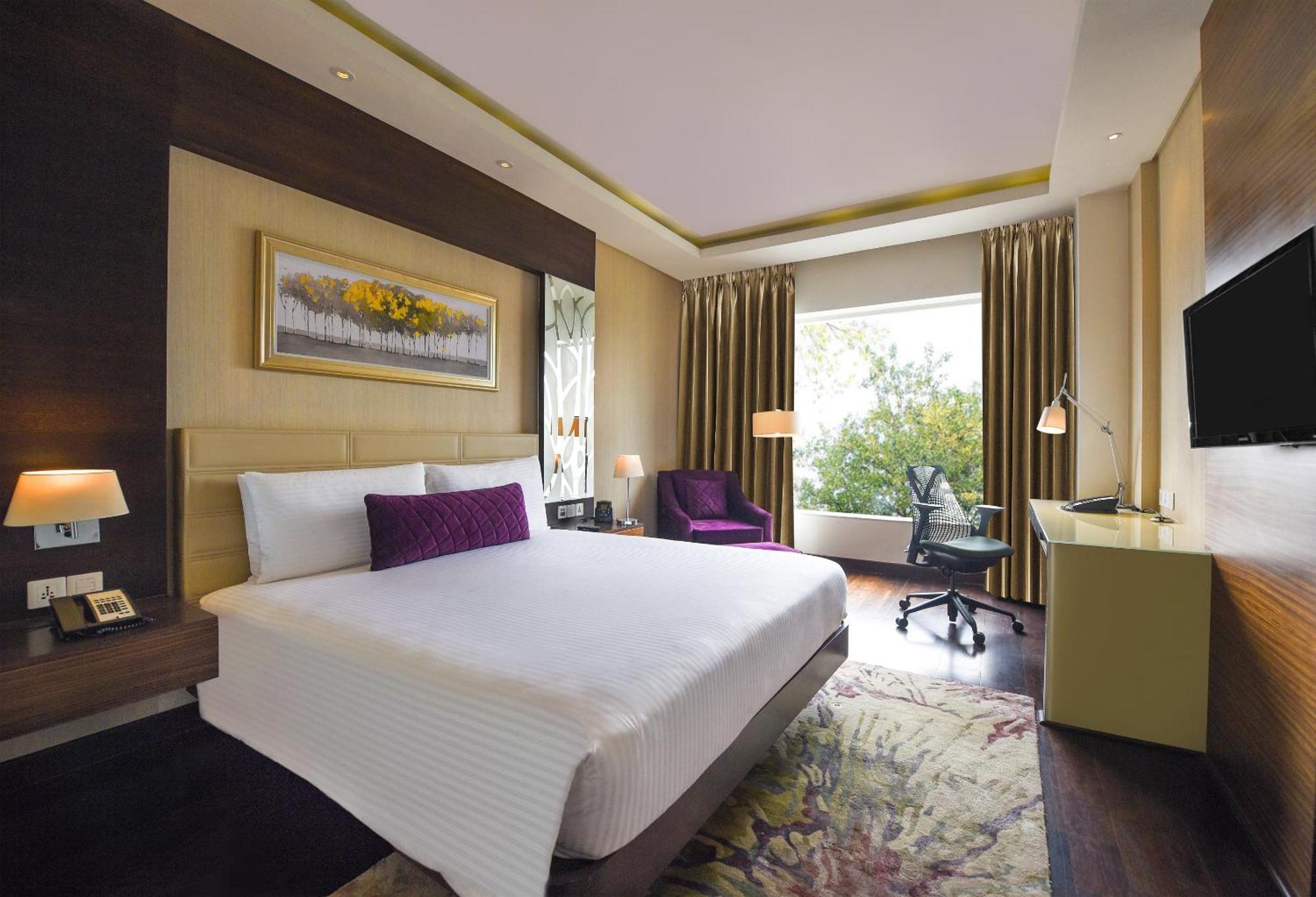 Hotel Doubletree By Hilton Gurugram Baani Square 5*