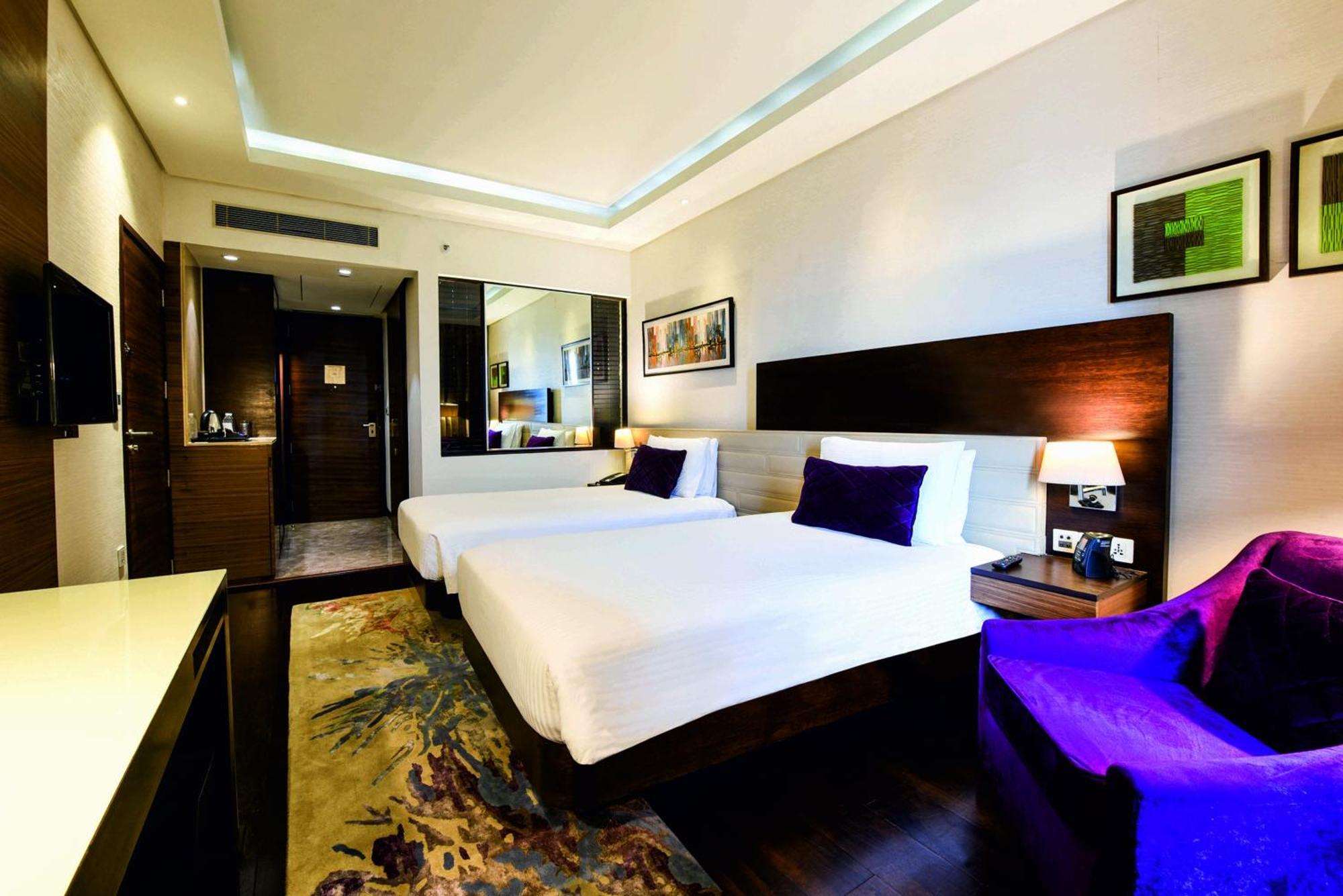 Doubletree By Hilton Gurugram Baani Square 5*