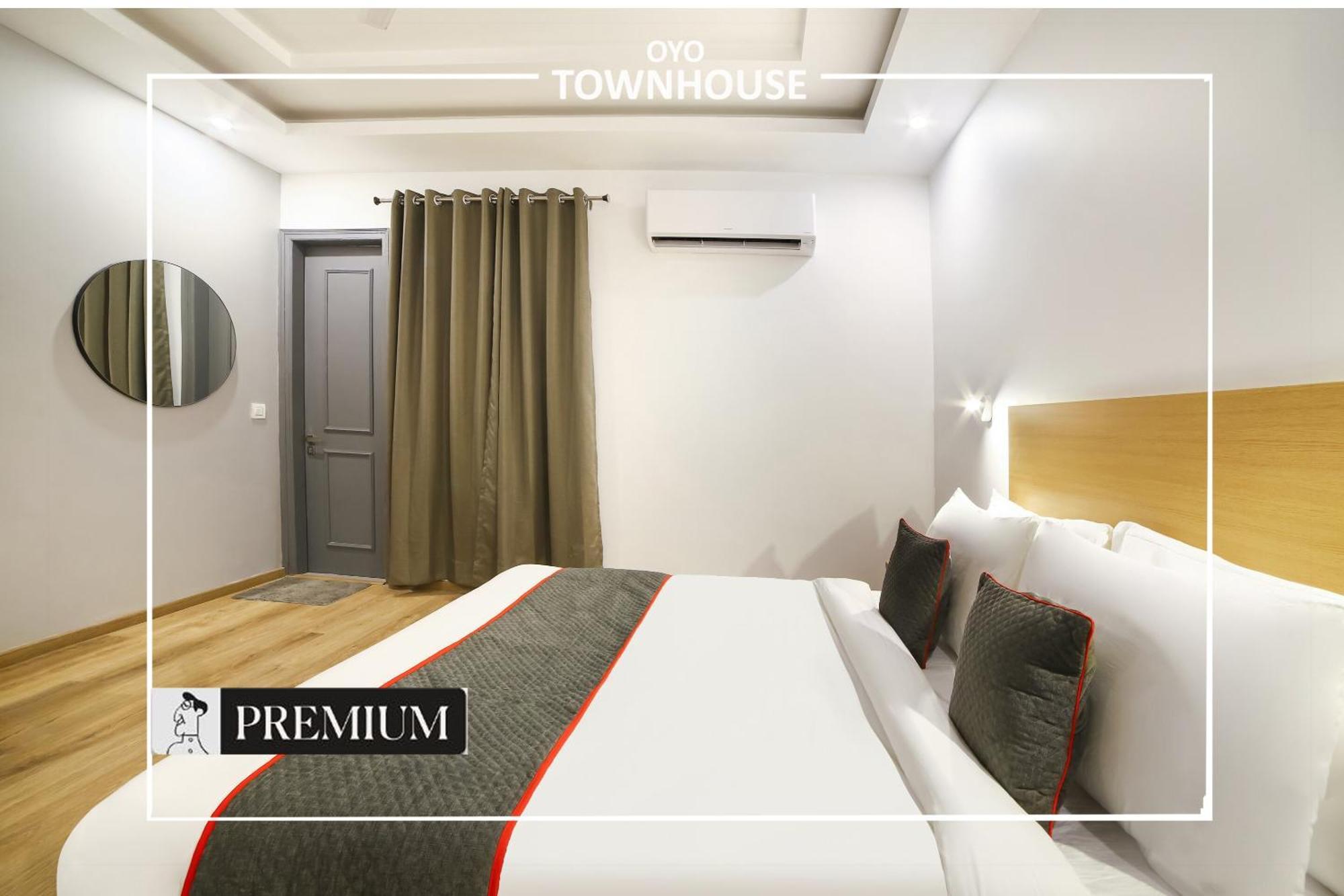 Oyo Townhouse 120 Shushant Lok Hotel Gurgaon