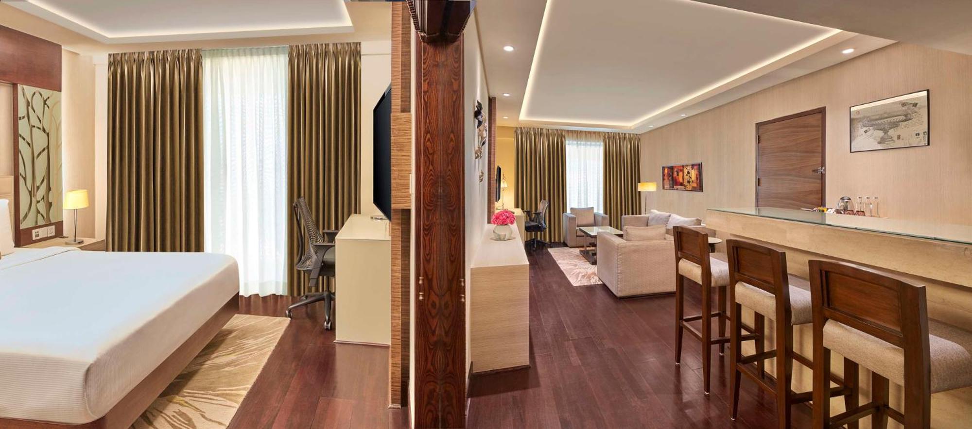 Doubletree By Hilton Gurugram Baani Square 5*
