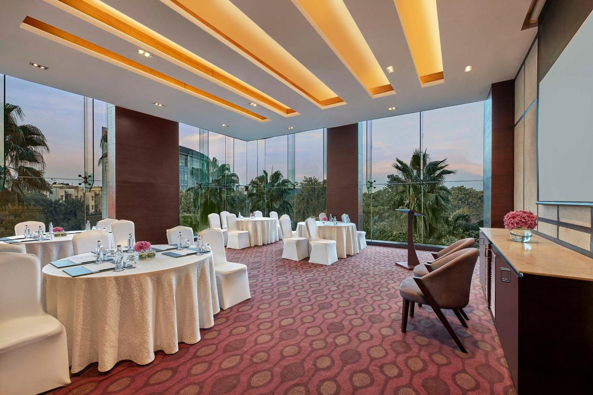 Hotel Doubletree By Hilton Gurugram Baani Square