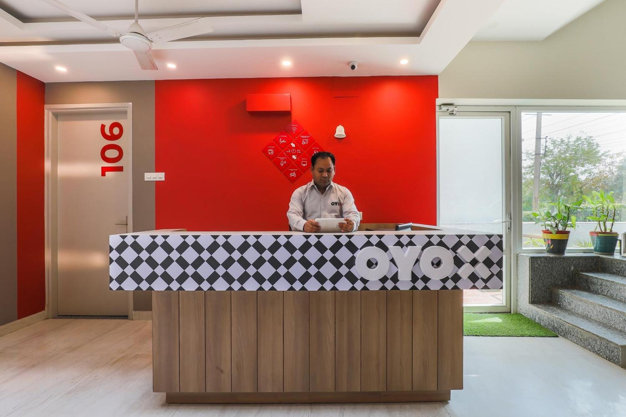Super Oyo Capital O 325 Medanta Square Hotel 3*