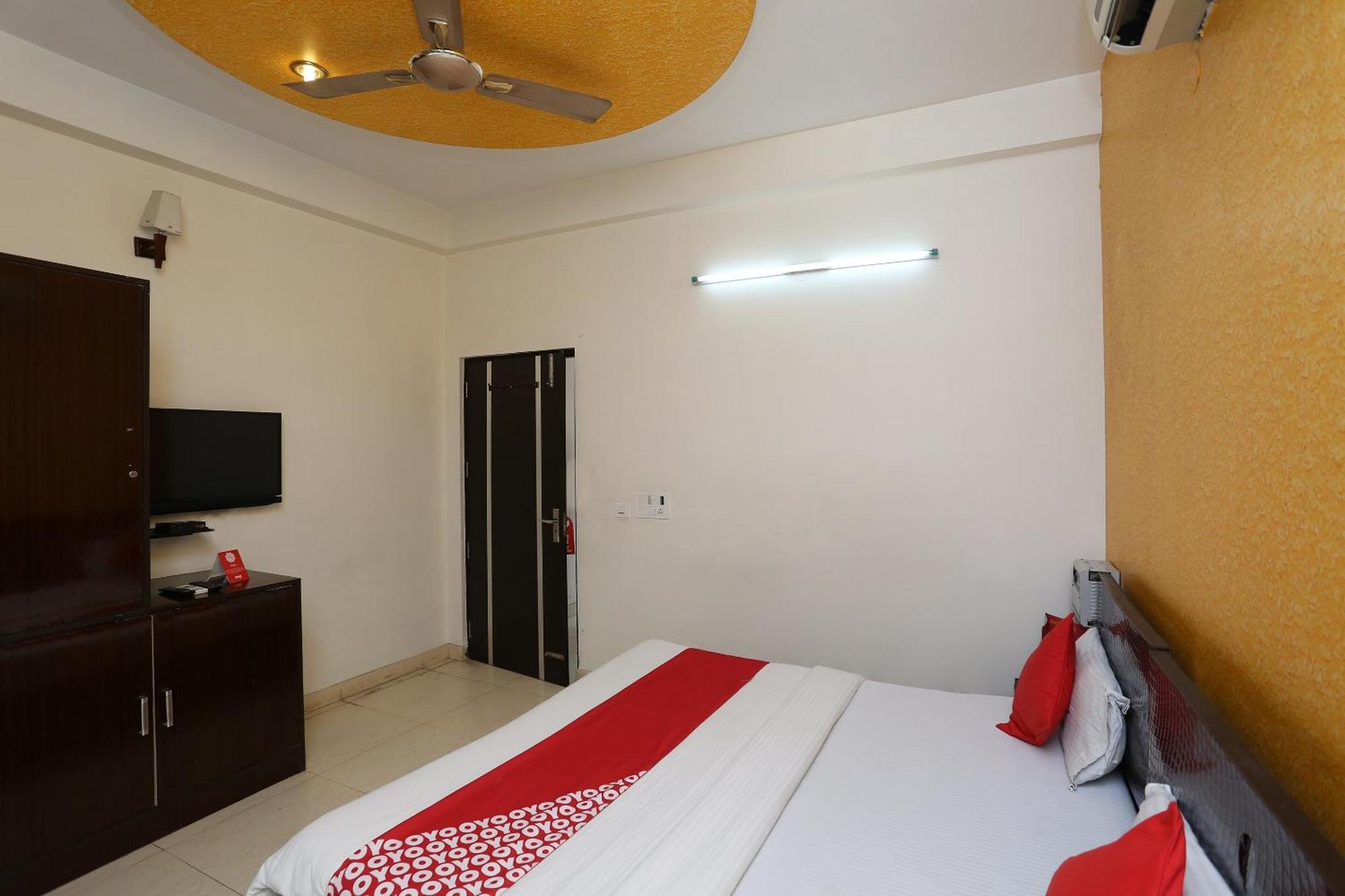 Oyo 429 Kisna Residency 3*