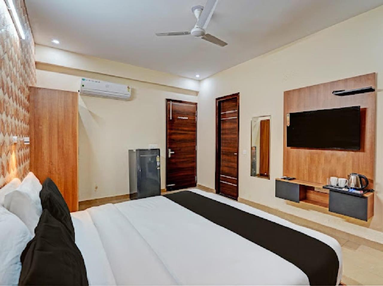Hotel Akshay Medanta Hospitility Gurgaon