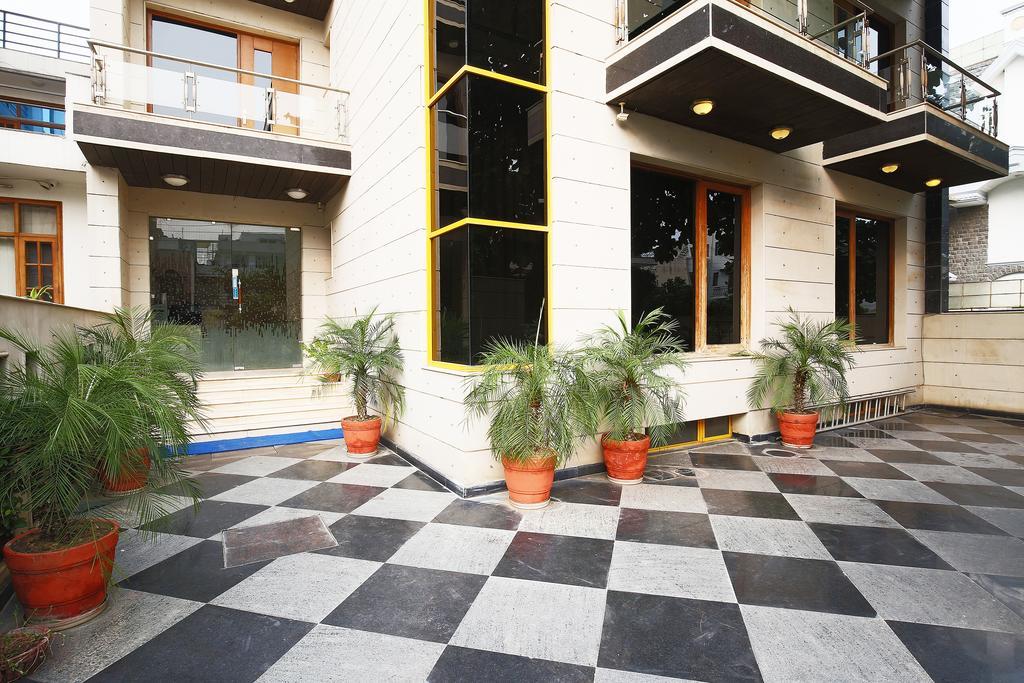 Hotel Fabhotel Grd Dlf Square 3*