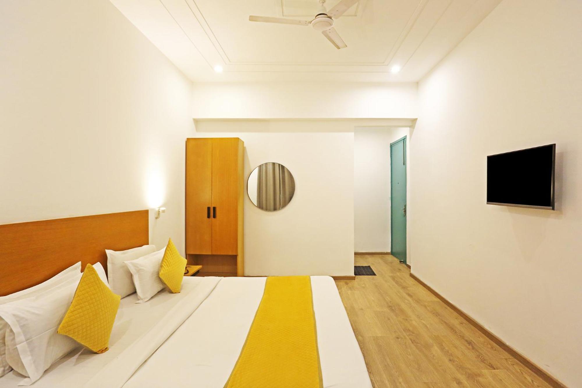 Fabhotel The Runner Hotel