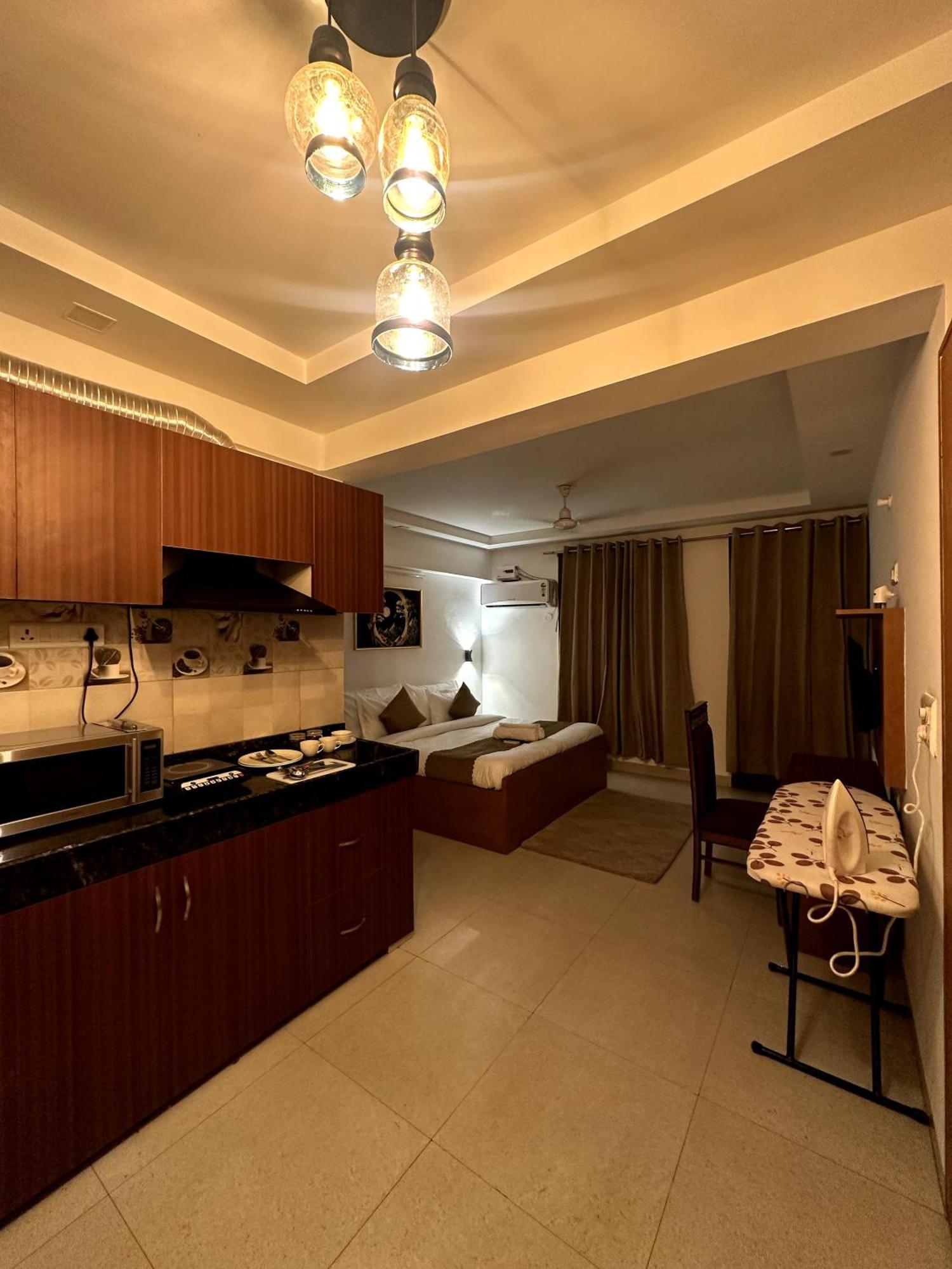 Hotel Aura Luxury I Couple Friendly I Near Golf Course Road, Sector 57, Gurgaon