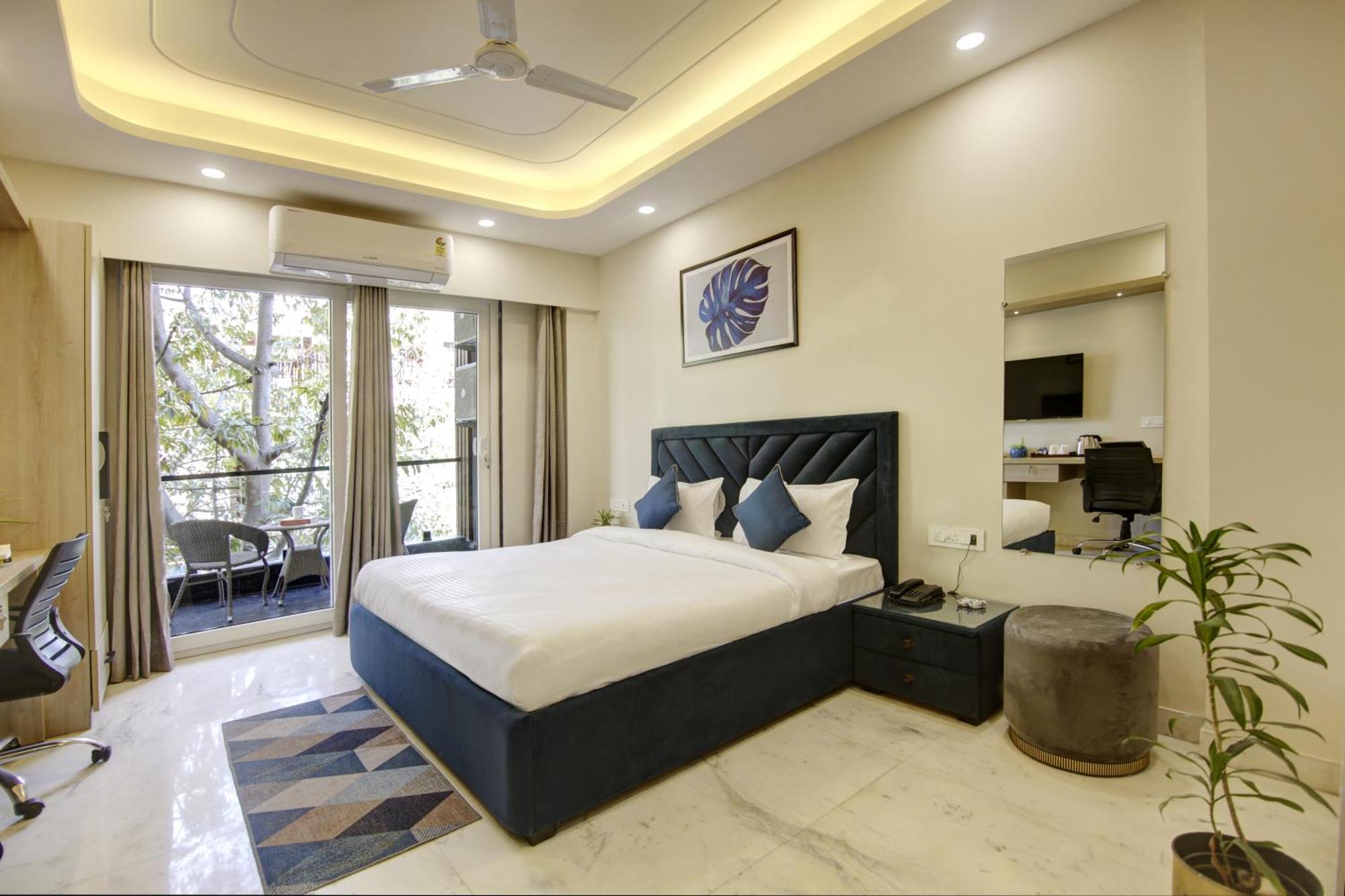 Flxho Quad - Luxury Dlf Cyber Gurgaon