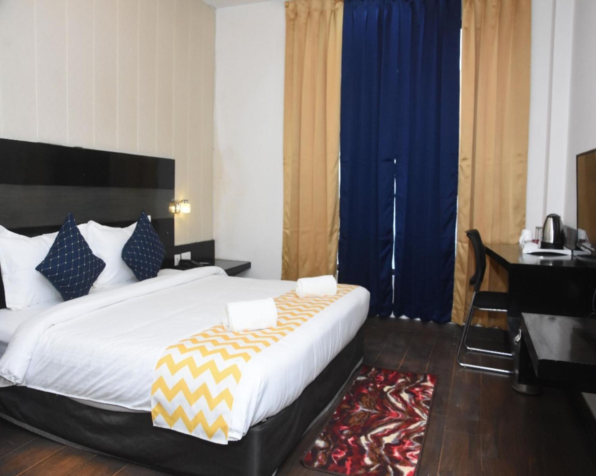 Fabhotel Posh Classic Hotel 3*