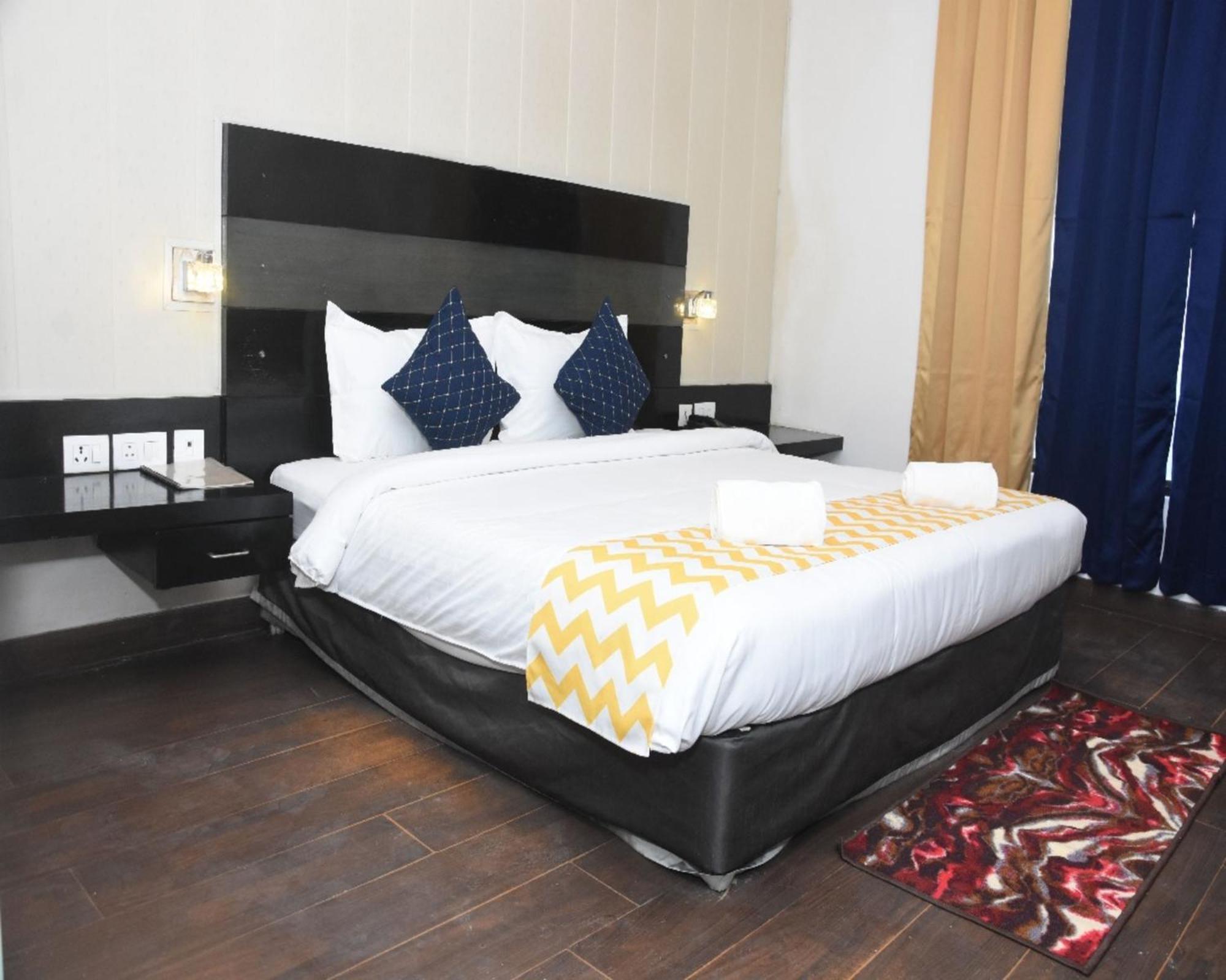 Fabhotel Posh Classic Gurgaon