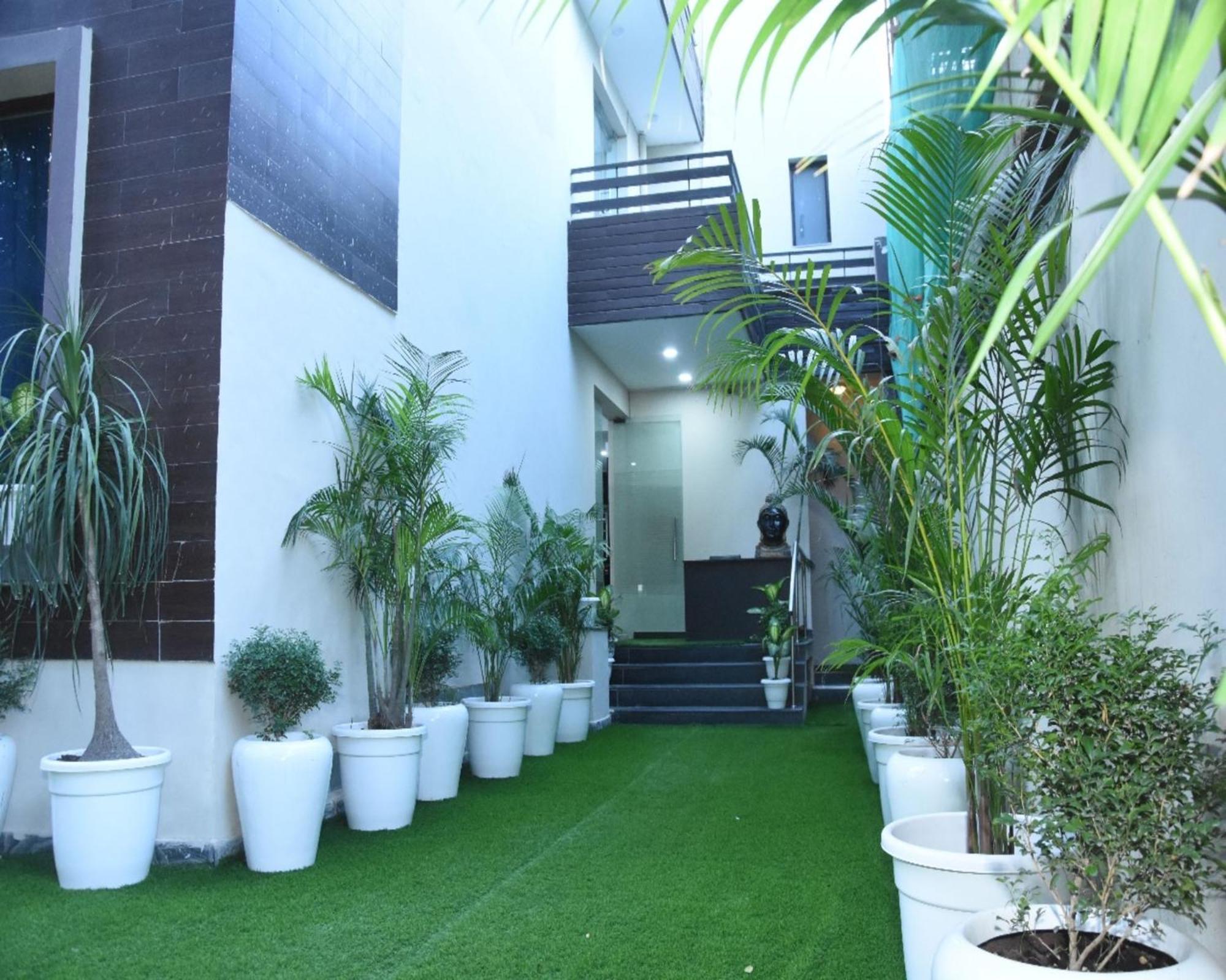 Hotel Fabhotel Posh Classic 3*