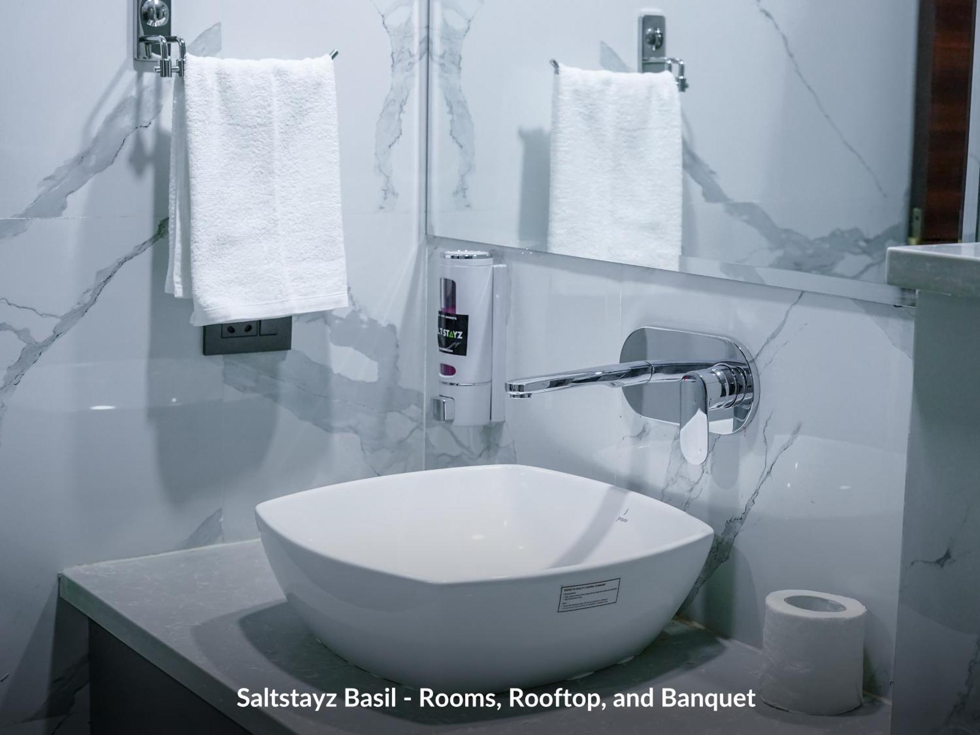Hotel Saltstayz Basil - Near Golf Course Road & Extension Road Gurgaon
