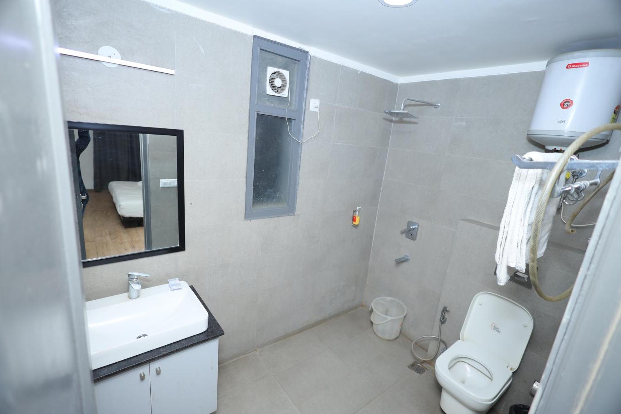 Hotel Wedlock Near Artemis Hospital 3*