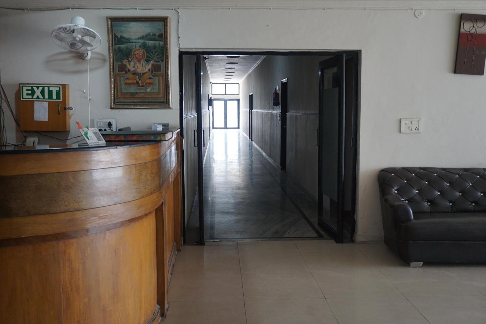 Hotel Tipsyy 017 2*