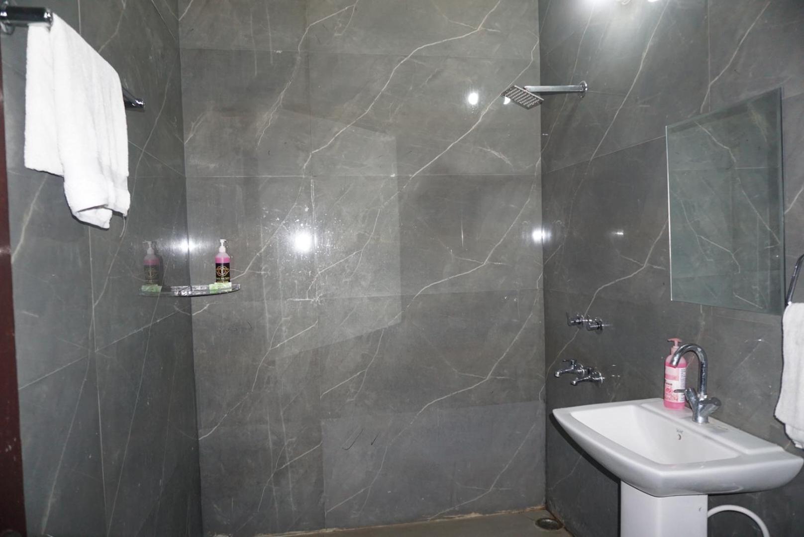 Hotel Tipsyy 017 Gurgaon