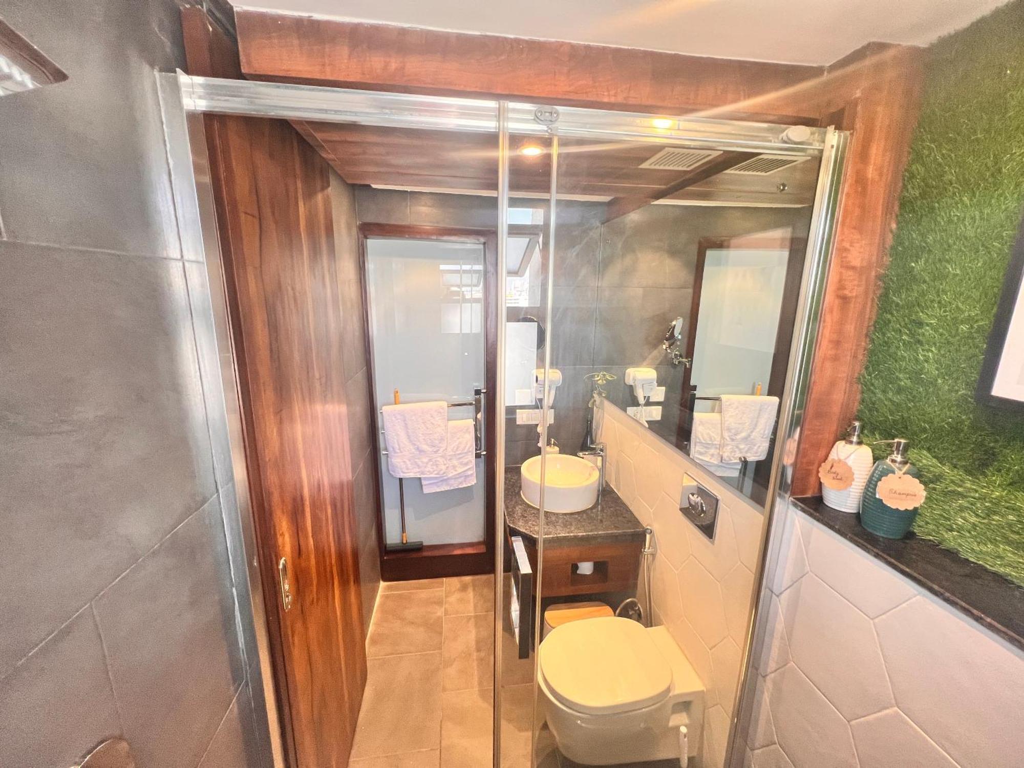 Executive Deluxe With Panoramic View In Heart Of Apartment Gurgaon