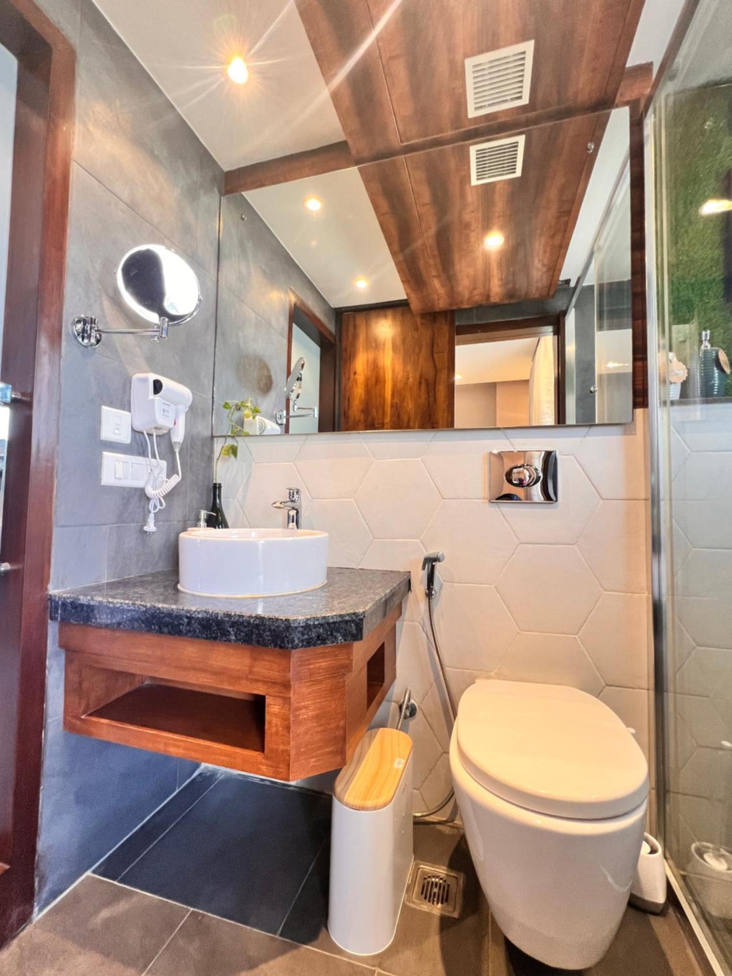 Executive Deluxe With Panoramic View In Heart Of Apartment Gurgaon