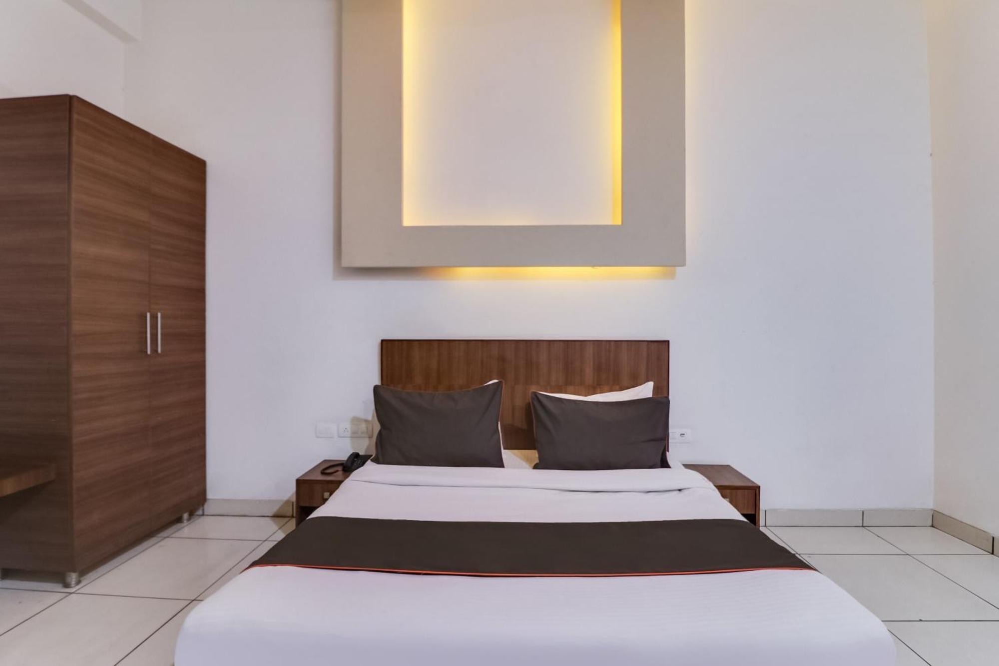Collection O Plaza Near Inox Dreamz Hotel Gurgaon
