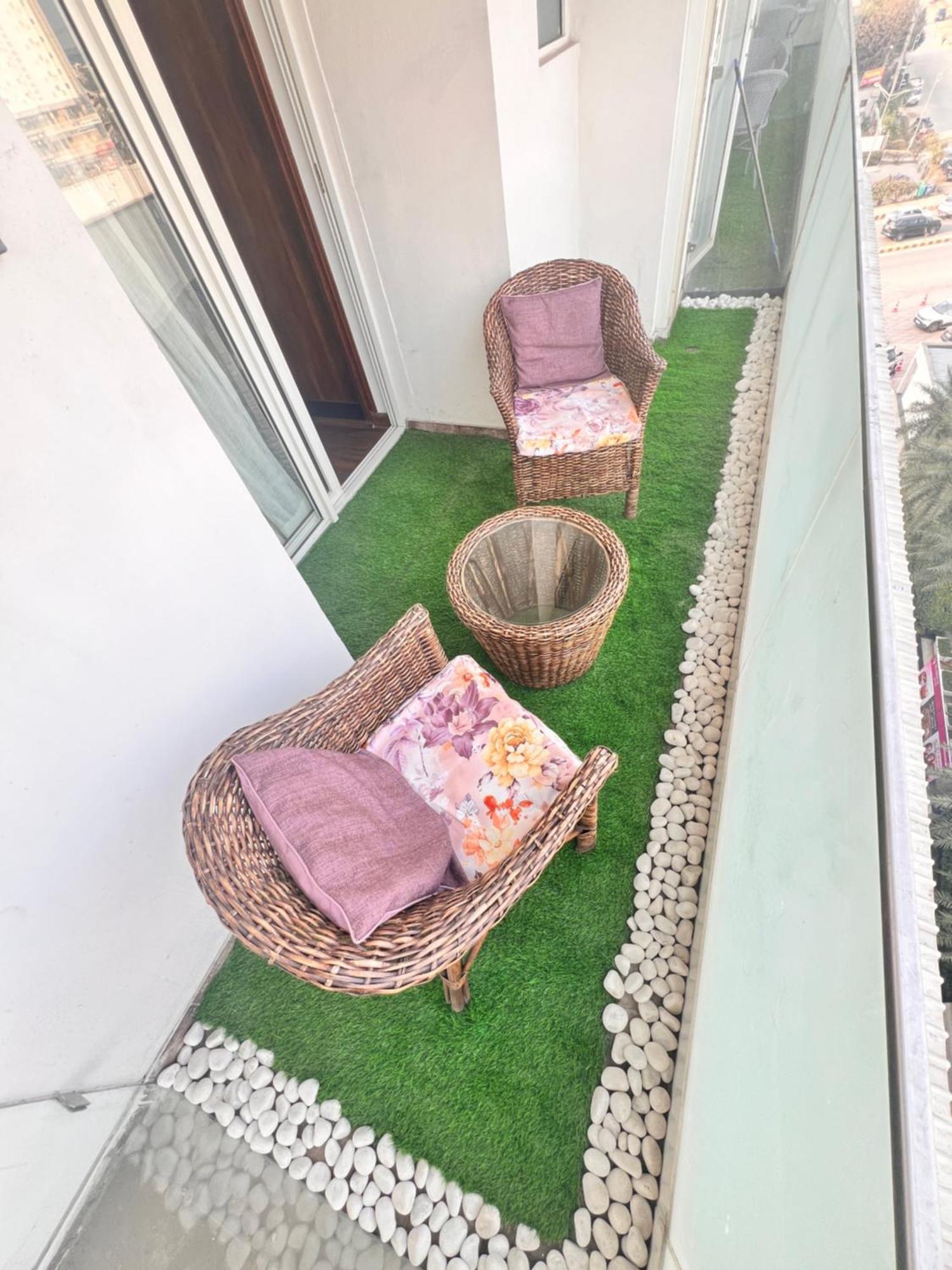 Executive Deluxe With Panoramic View In Heart Of Gurgaon